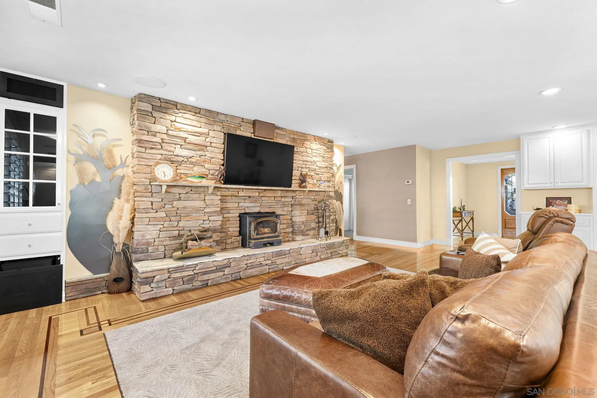 https://cdn.realtyfeed.com/cdn/127/260016884/621e13157858a614adf95b5b12fcc6f3.webp