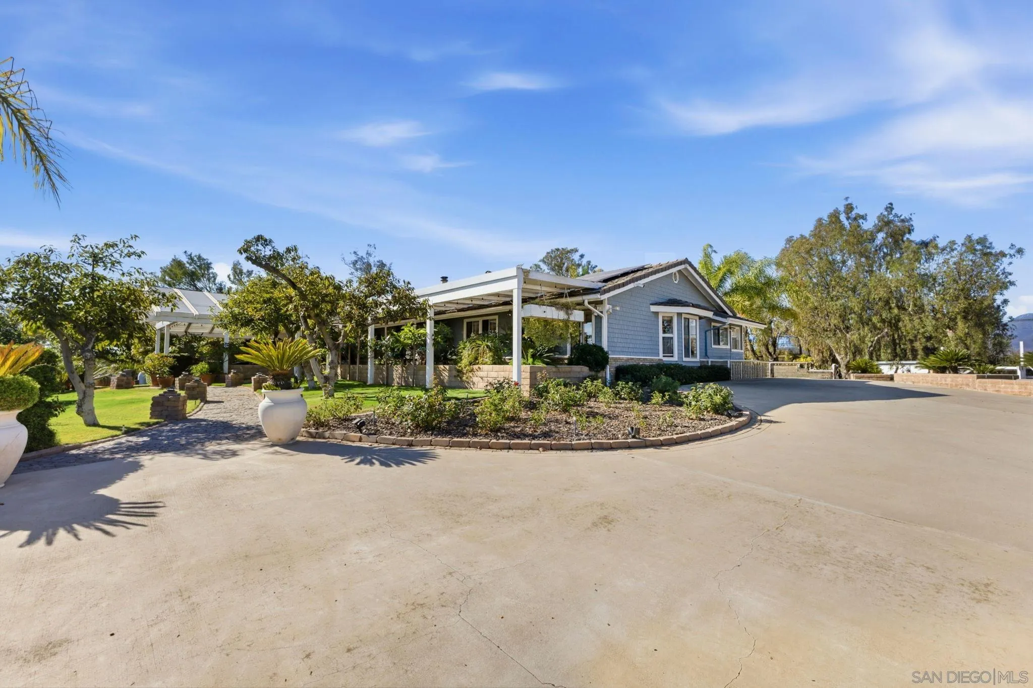 https://cdn.realtyfeed.com/cdn/127/260016884/7f55603b013308a37a21955a69e838fb.webp