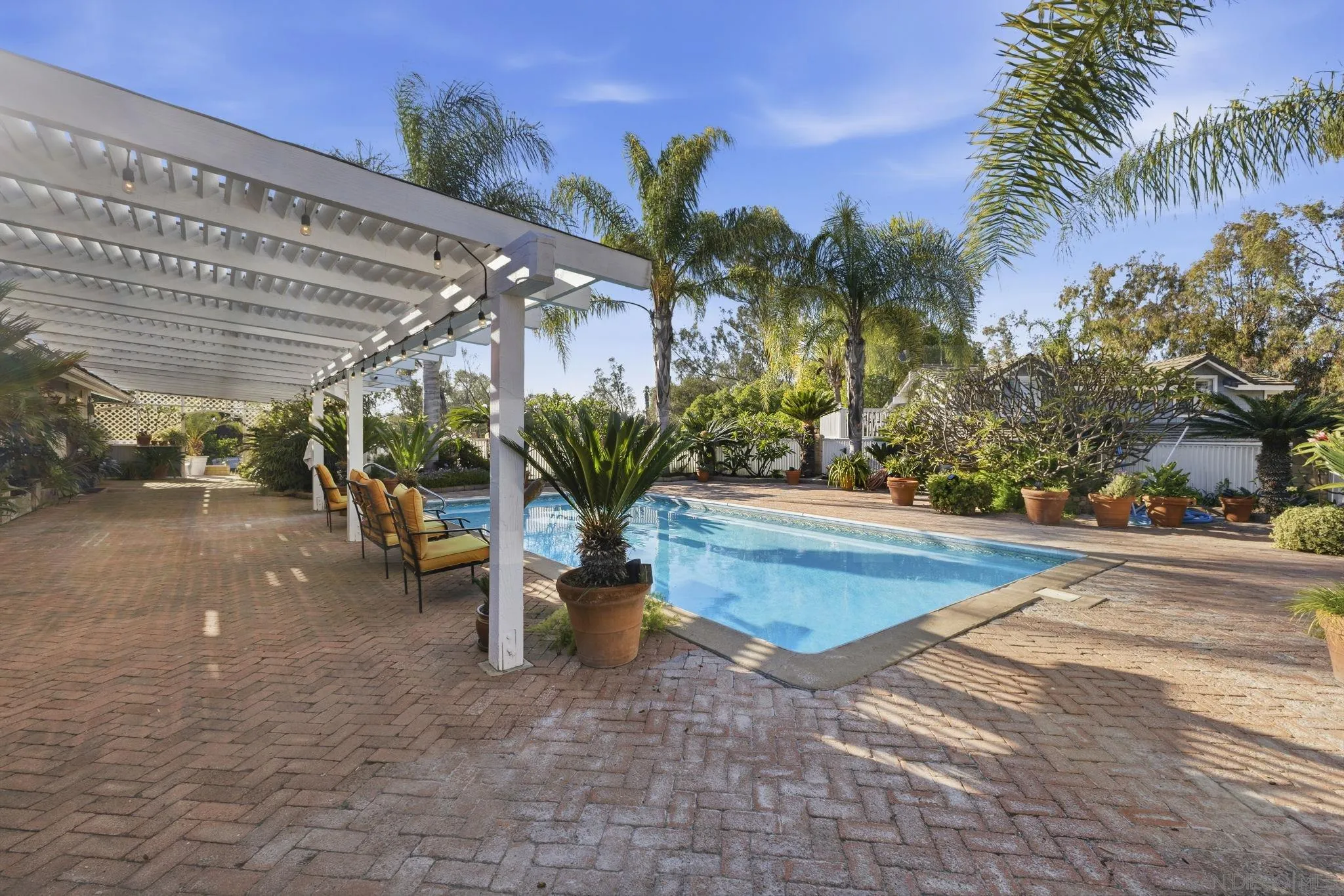 https://cdn.realtyfeed.com/cdn/127/260016884/b26f696921aad8de6102f3a6013e08cd.webp