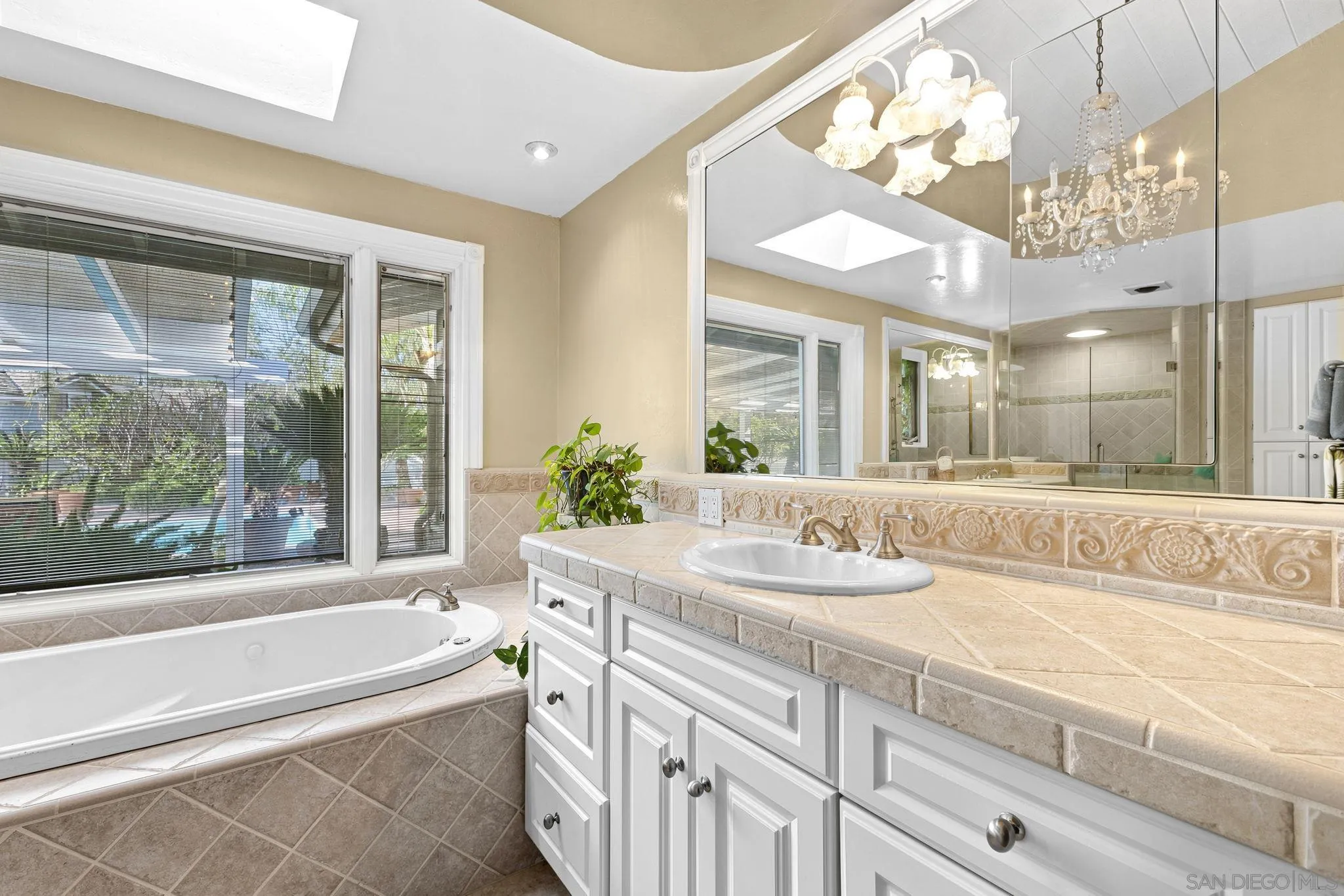 https://cdn.realtyfeed.com/cdn/127/260016884/d3128d47dce9b7e63e27f8f8a3393fe9.webp