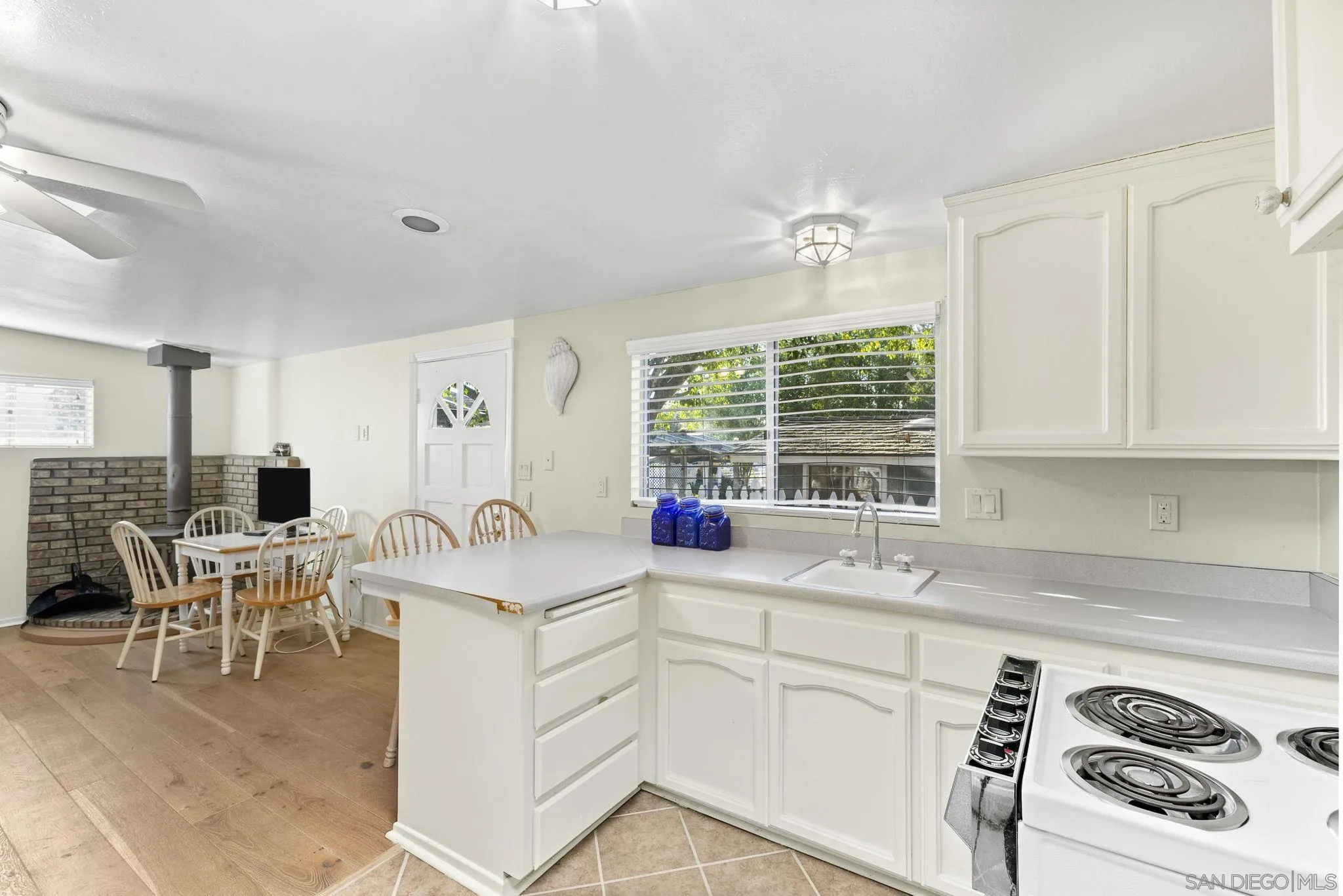 https://cdn.realtyfeed.com/cdn/127/260016884/dd13977b7c3aa257415e76efd1fc2ee7.webp