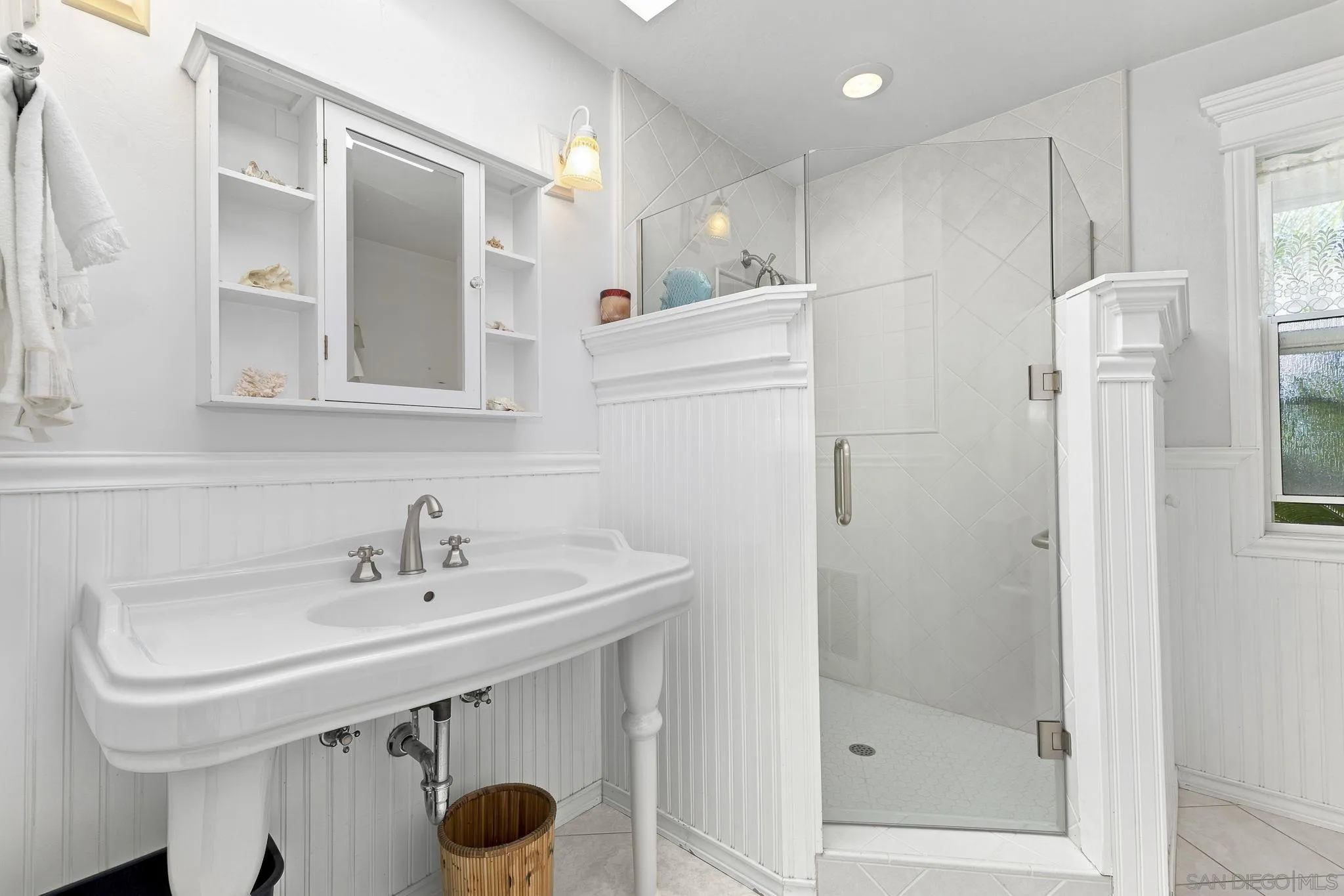 https://cdn.realtyfeed.com/cdn/127/260016884/fbdb8517ed5c8b4efcfd8ca2ab617393.webp