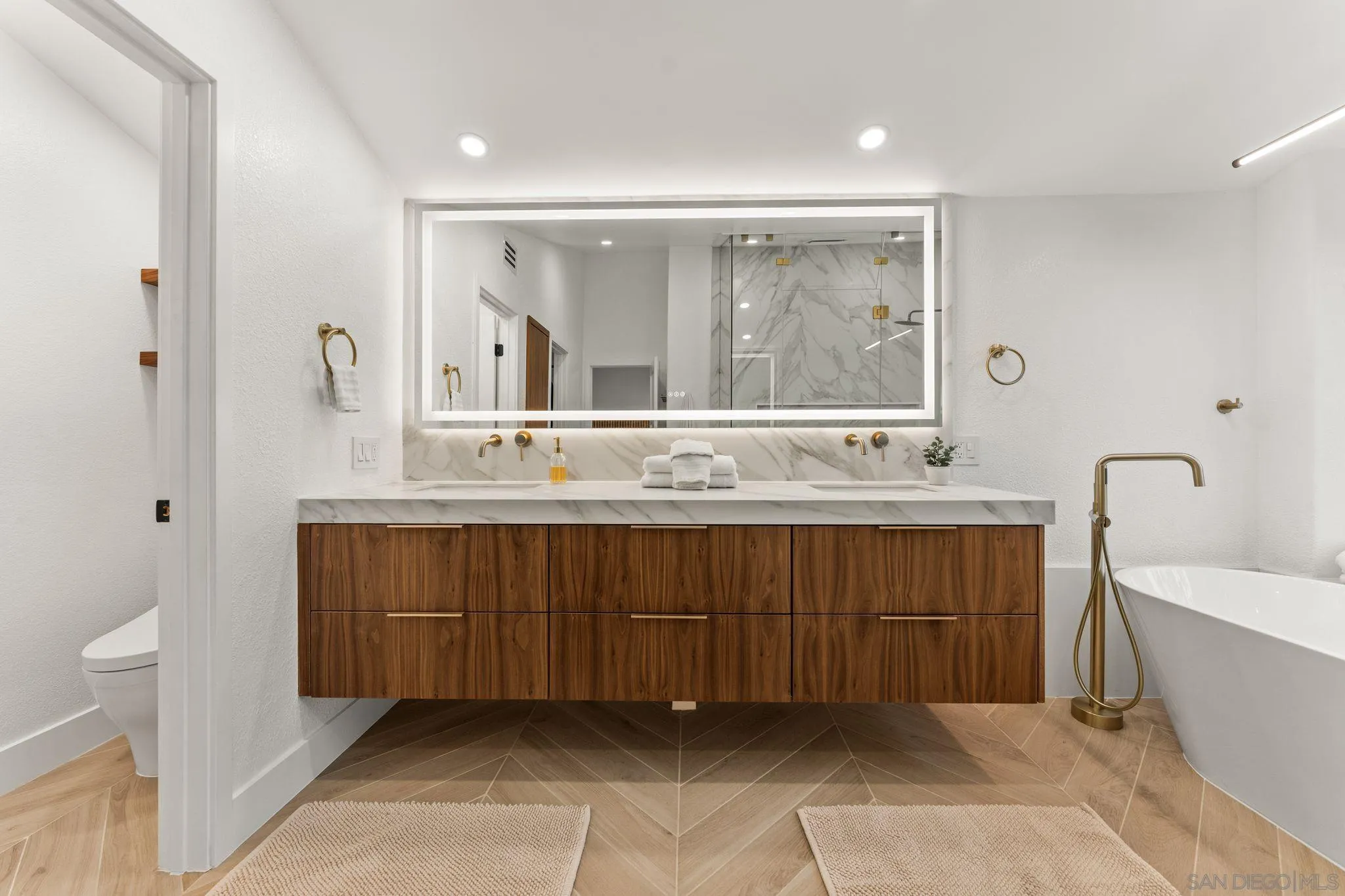 https://cdn.realtyfeed.com/cdn/127/260016888/0782f8b16f50ecf012296cefca097385.webp