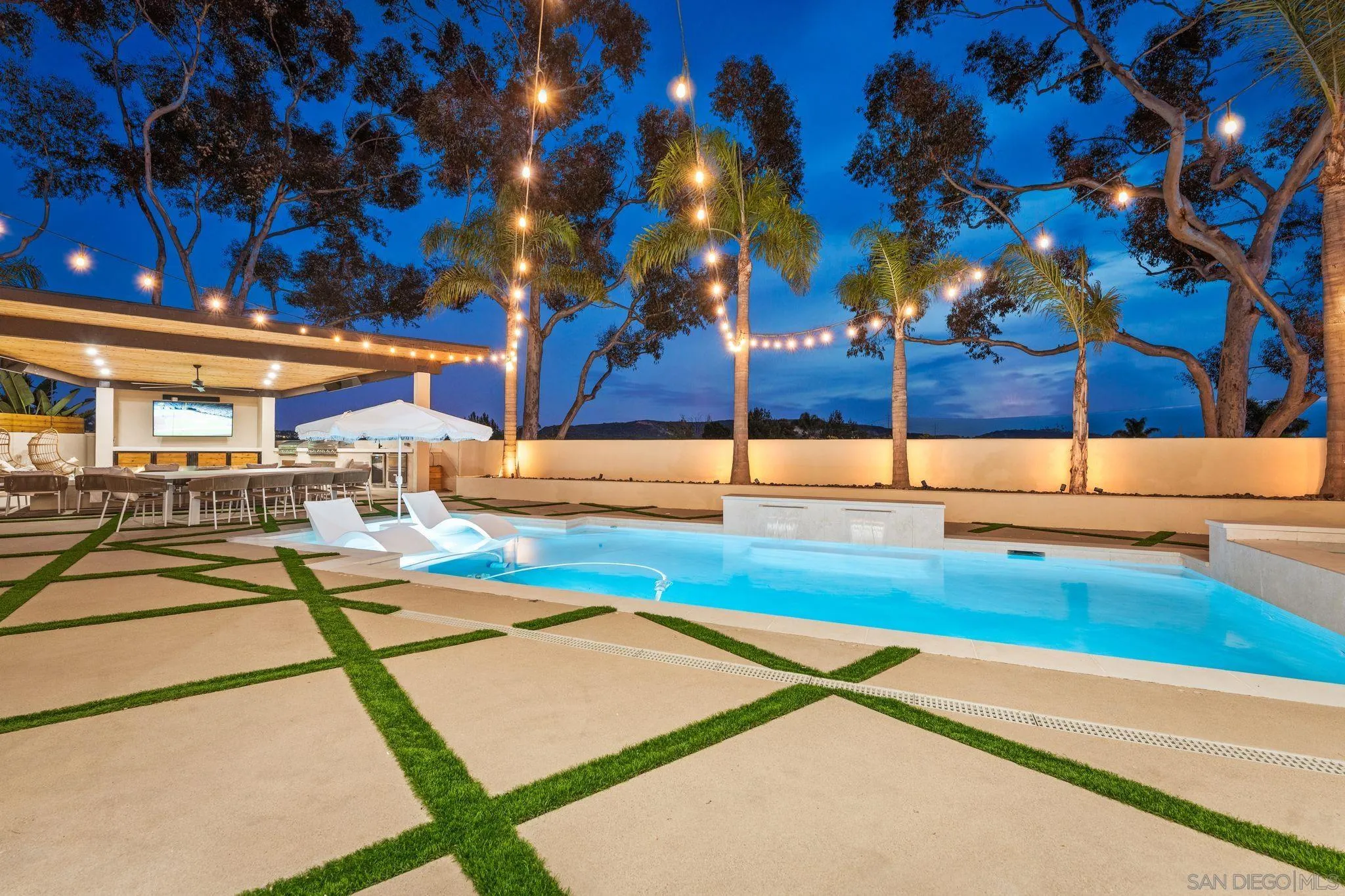 https://cdn.realtyfeed.com/cdn/127/260016888/10ca74fe75a823db1ed4a6e57837cb32.webp