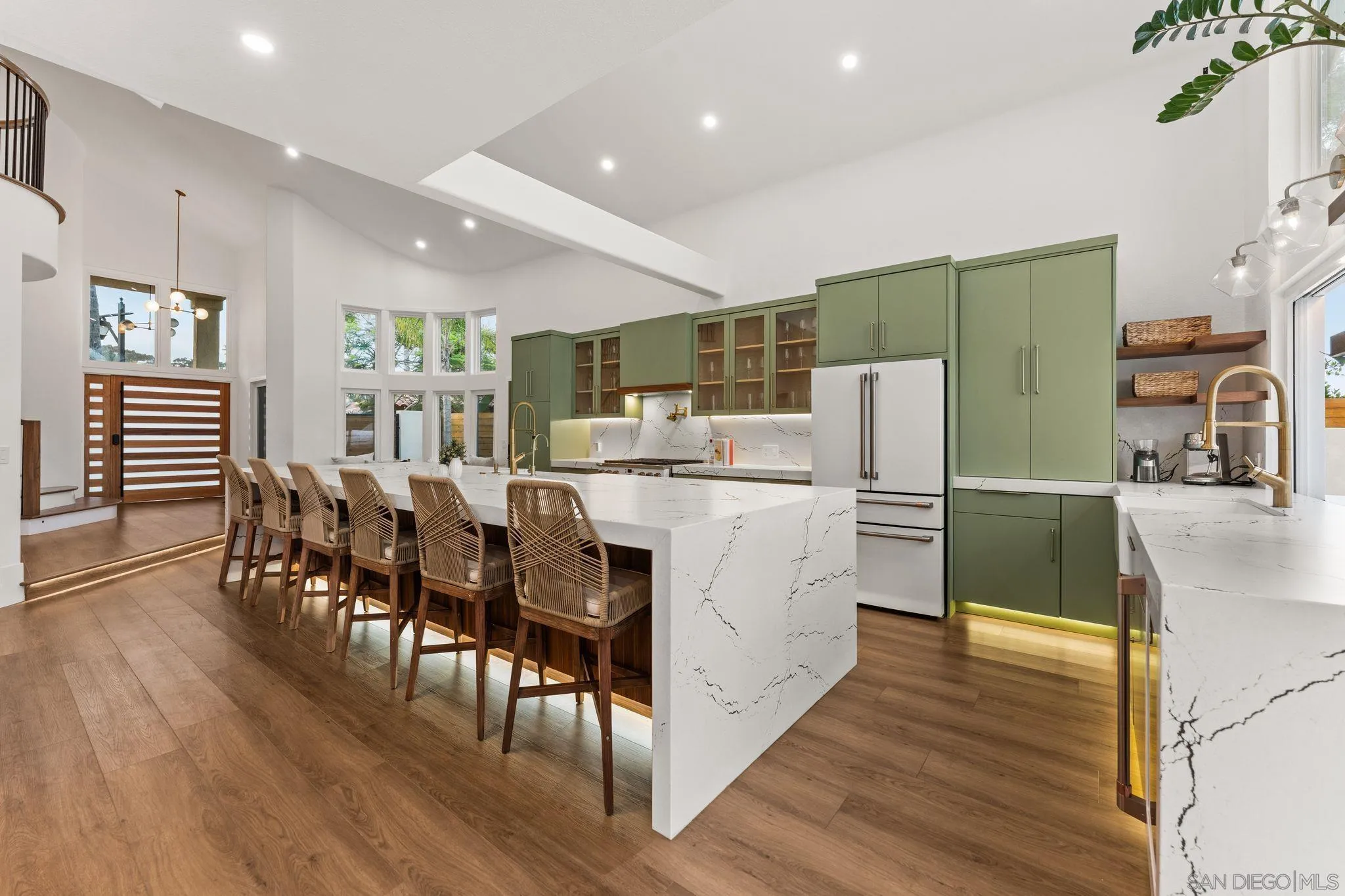 https://cdn.realtyfeed.com/cdn/127/260016888/29d8b4ac10556a02efbe4aca36d77cba.webp