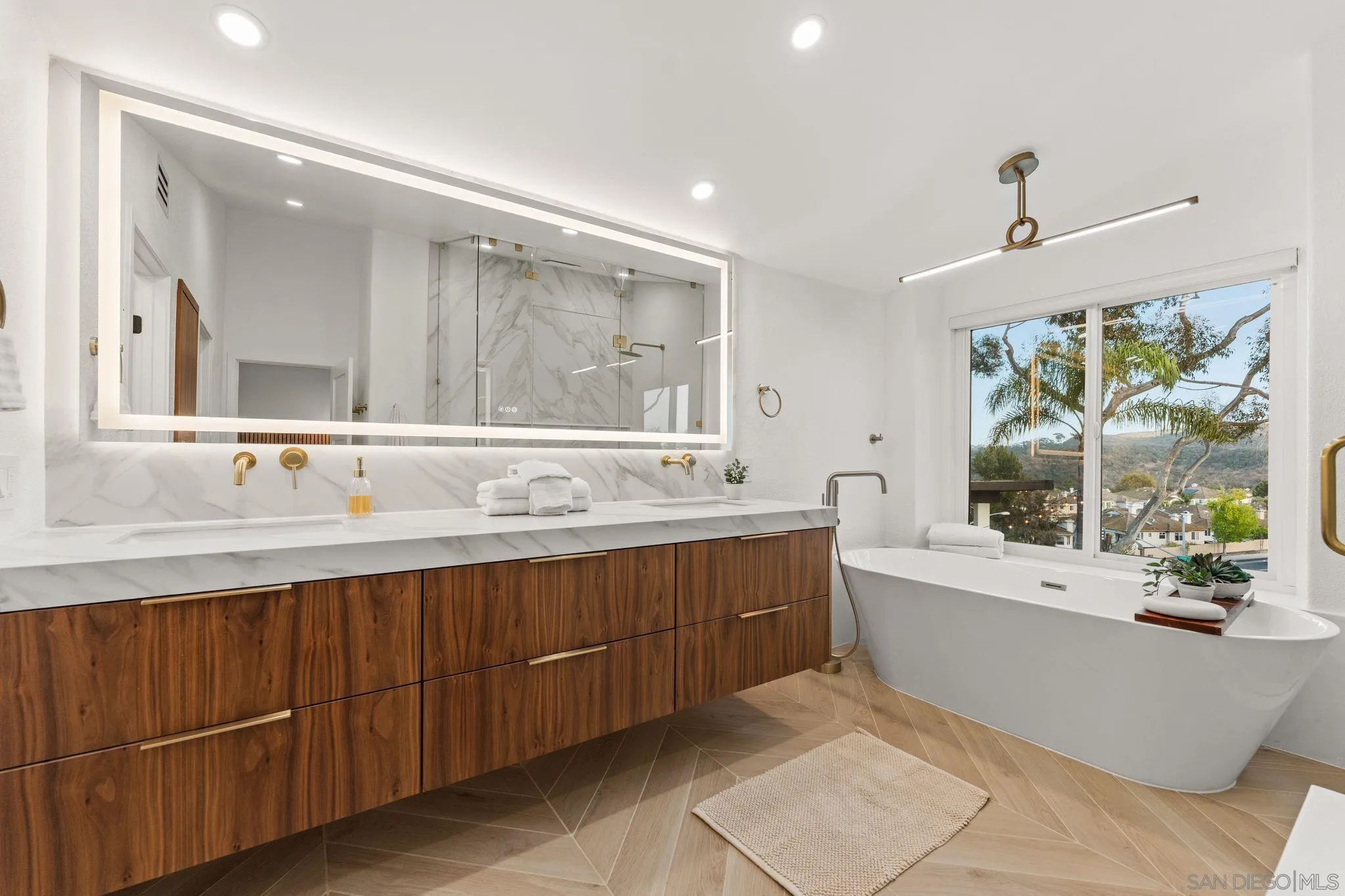 https://cdn.realtyfeed.com/cdn/127/260016888/30b93fce74ee2634f13a9c834166a7ec.webp