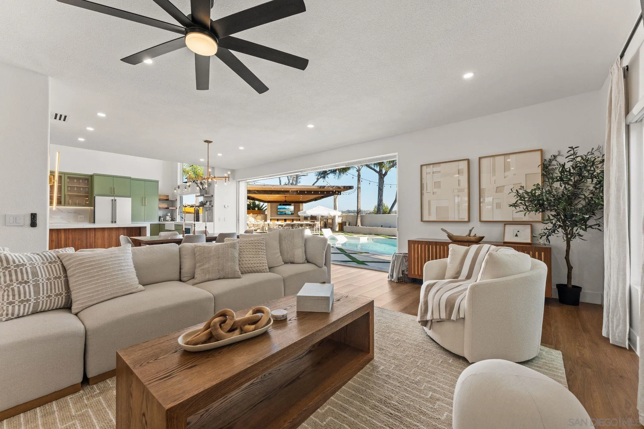 https://cdn.realtyfeed.com/cdn/127/260016888/56b92dd0cdd66cef875c949579a47144.webp