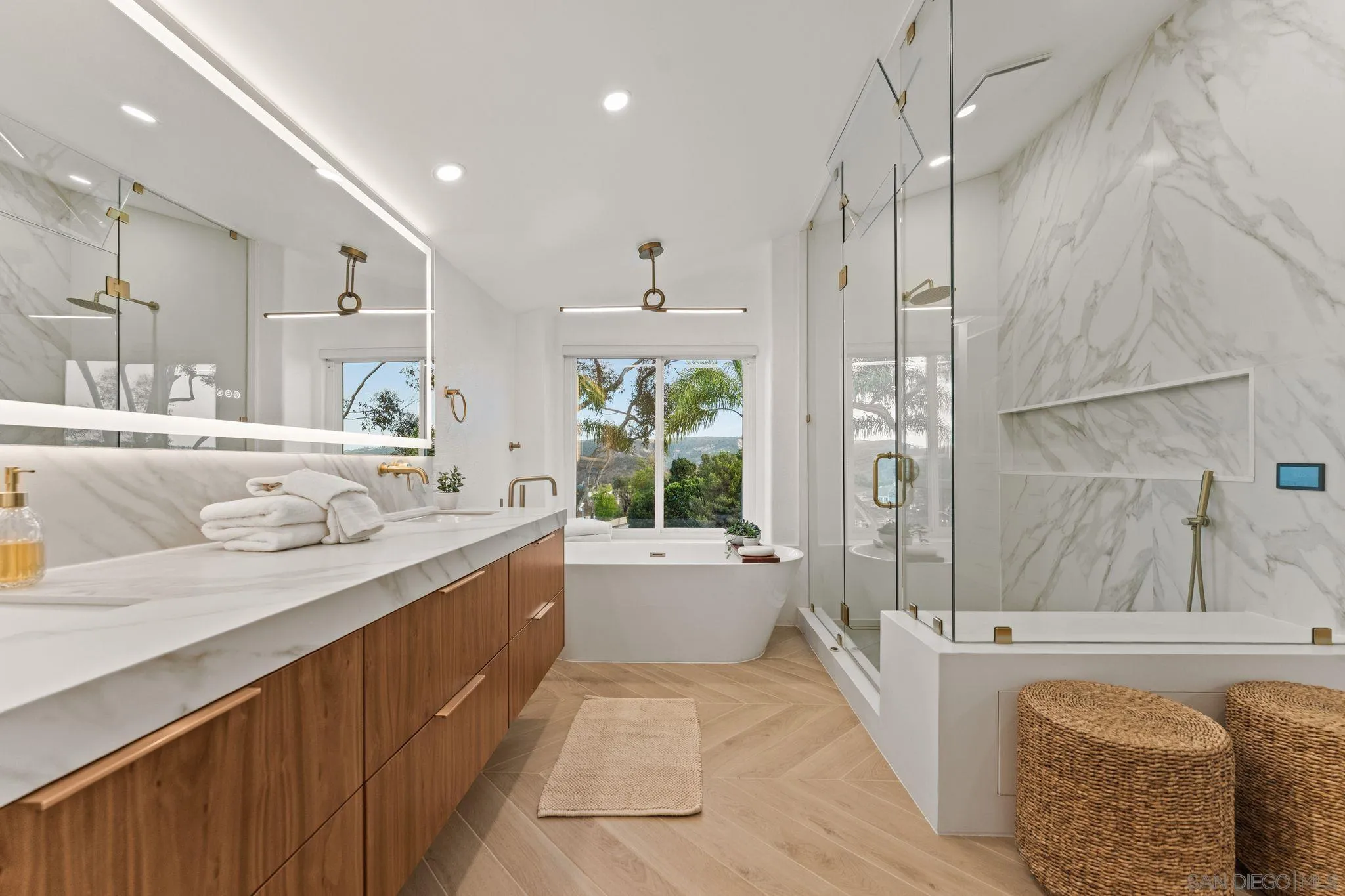 https://cdn.realtyfeed.com/cdn/127/260016888/601ef188f5e1a5054c6f0f38346be549.webp