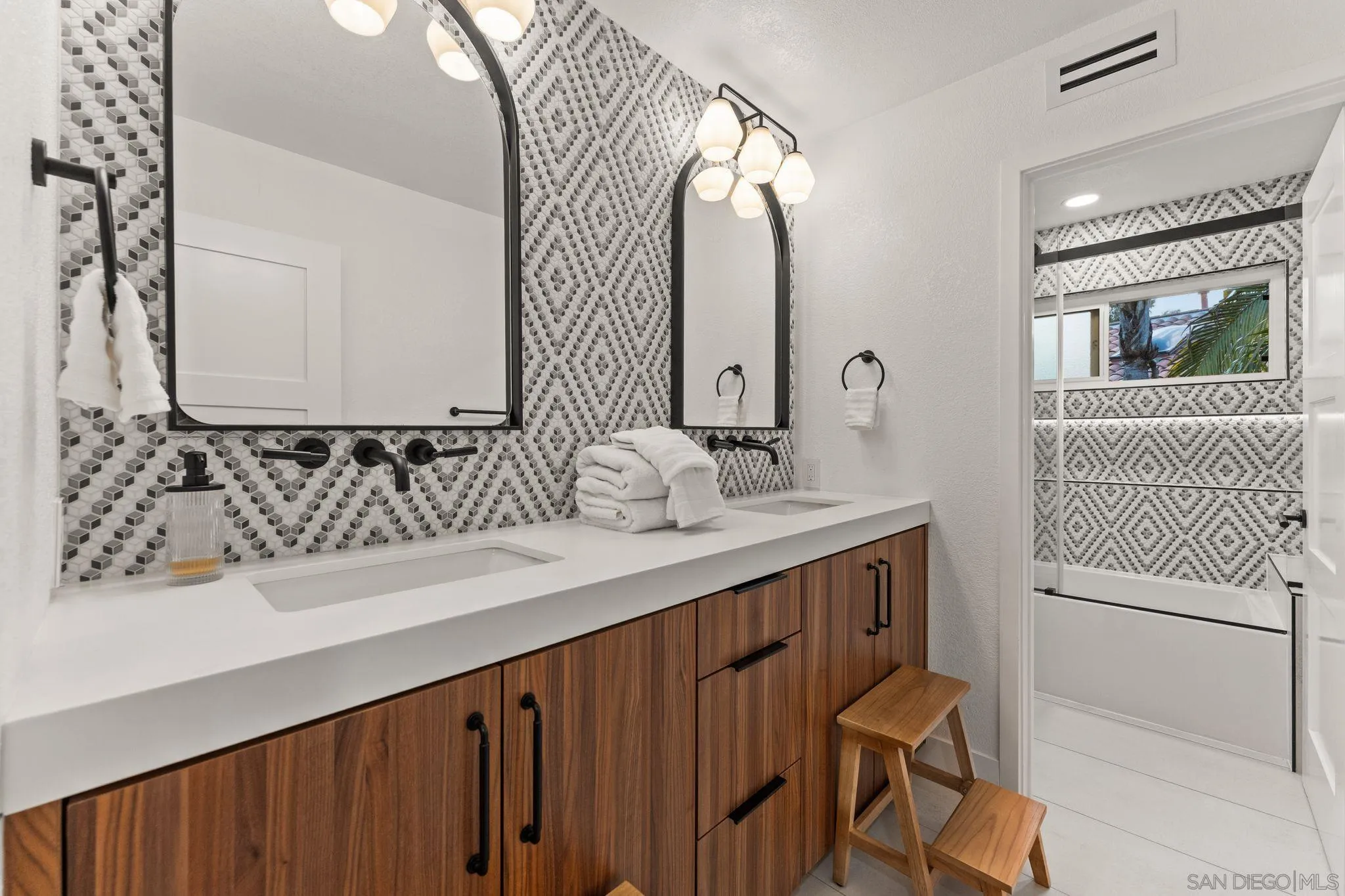 https://cdn.realtyfeed.com/cdn/127/260016888/91fa56918e5492b49fc80f84171526db.webp