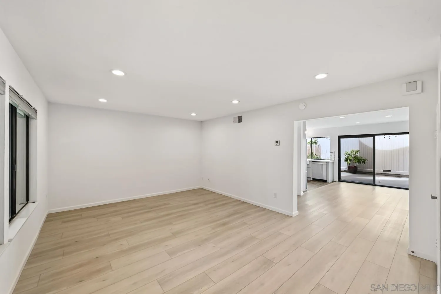 Photo #8: 260016893 Listing: Photo #8