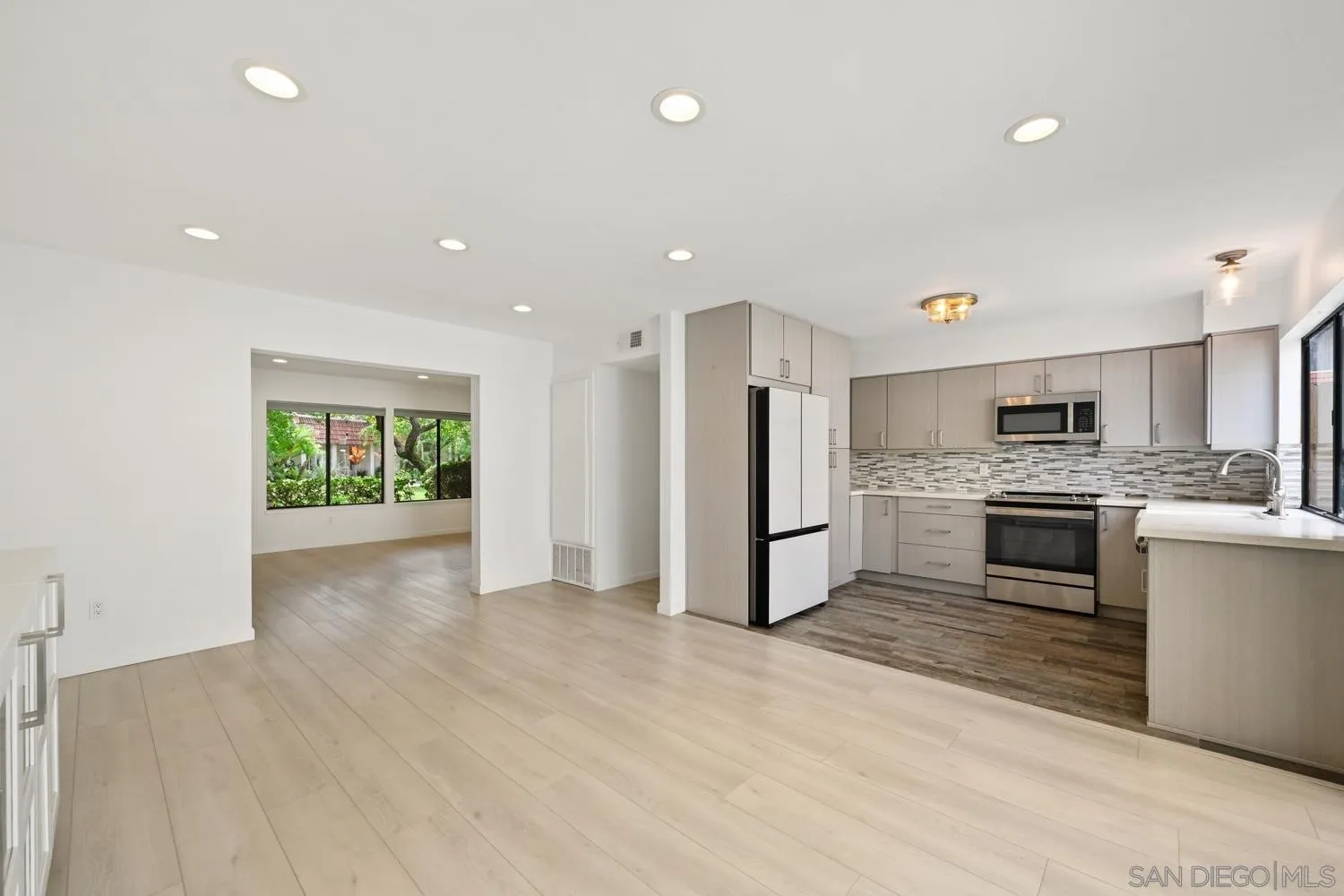 Photo #15: 260016893 Listing: Photo #15