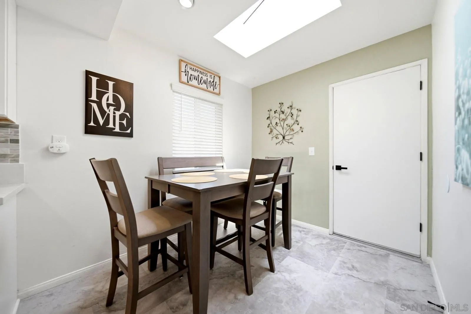 https://cdn.realtyfeed.com/cdn/127/260016894/0522cb7128c585cad7415e2d29025413.webp