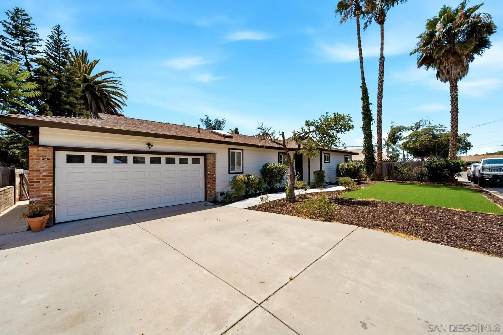 https://cdn.realtyfeed.com/cdn/127/260016894/fefb19c21ffb11901c9befac45645d2e.webp