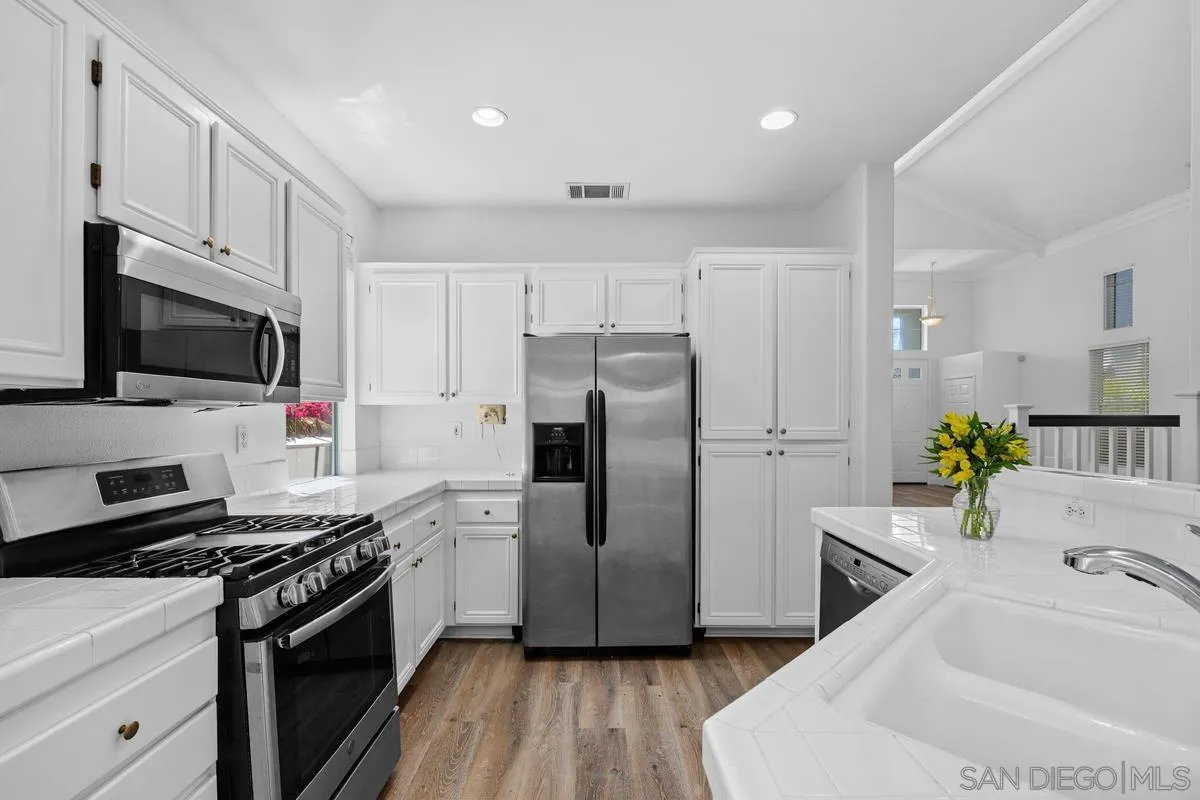 https://cdn.realtyfeed.com/cdn/127/260016901/0d4d21def3f53b433a72700b2c4958db.webp