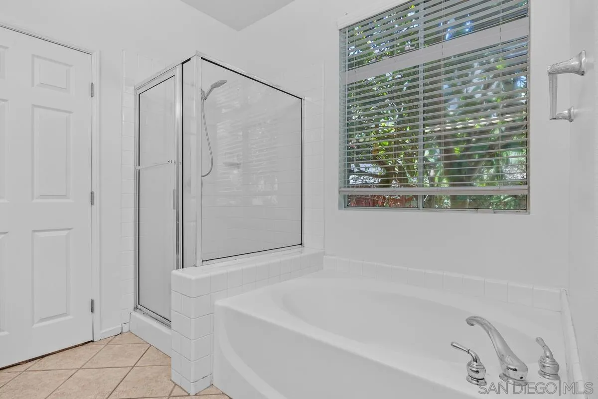 https://cdn.realtyfeed.com/cdn/127/260016901/76679943df5874bf615cfed15c22ff88.webp