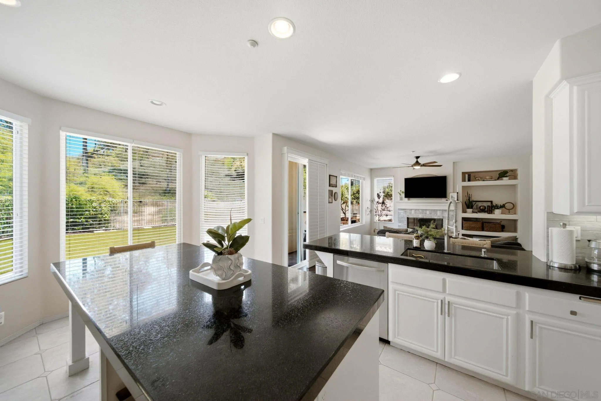 https://cdn.realtyfeed.com/cdn/127/260016903/1688bf1cb0f7c060dd6c74ae99e3113f.webp