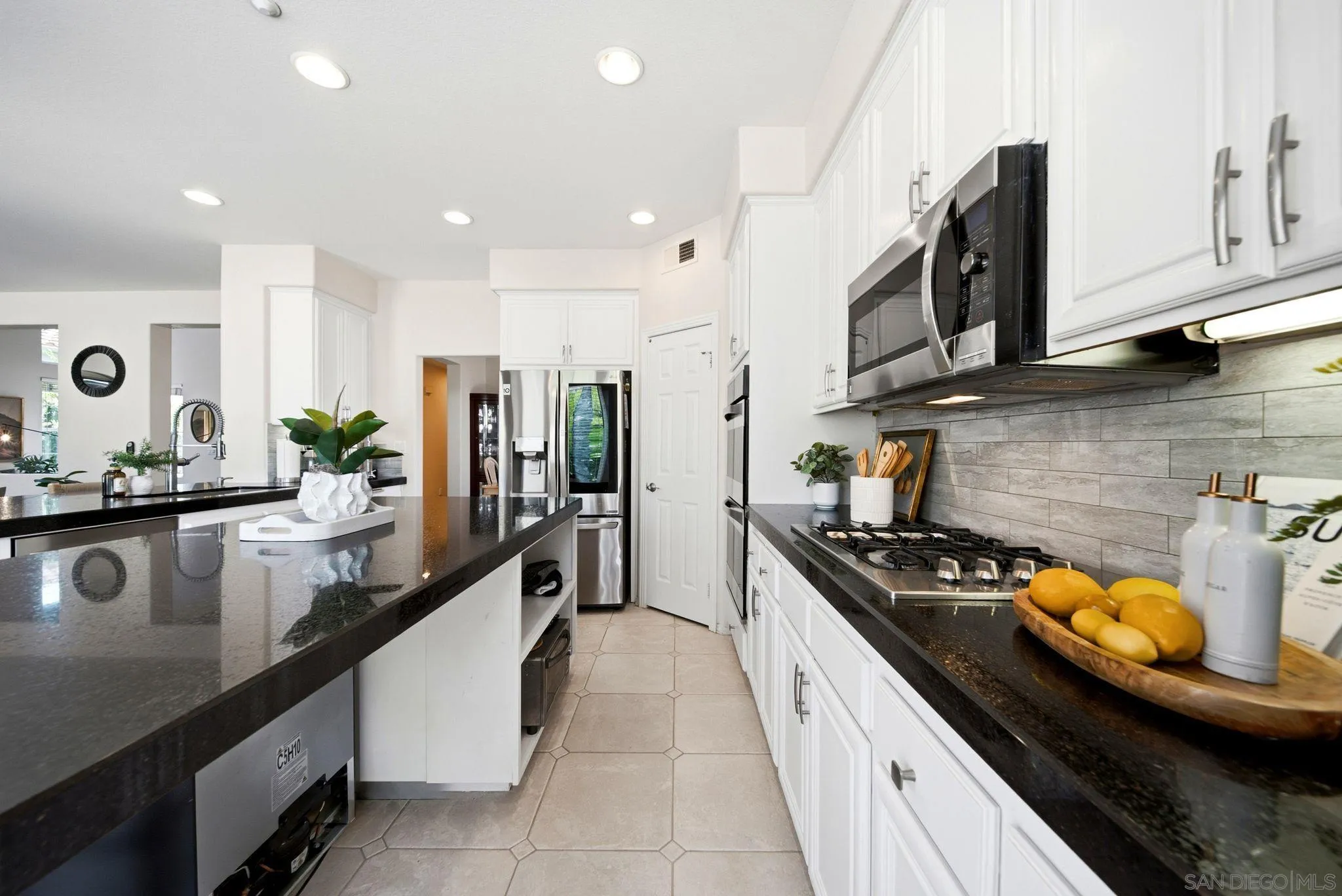 https://cdn.realtyfeed.com/cdn/127/260016903/8213566002521b577d6f8675801c2cc1.webp