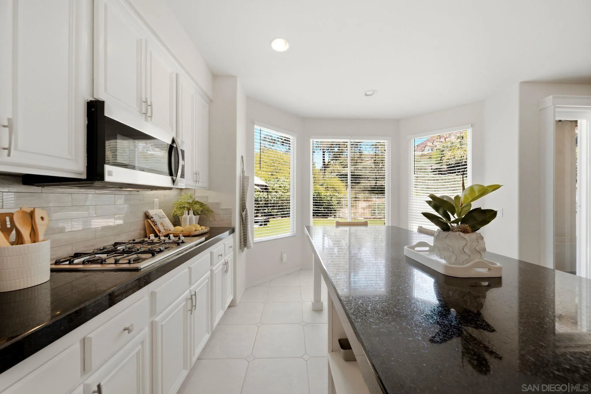 https://cdn.realtyfeed.com/cdn/127/260016903/8a50c1dfa1e715405be8a8c9d70dc2d4.webp