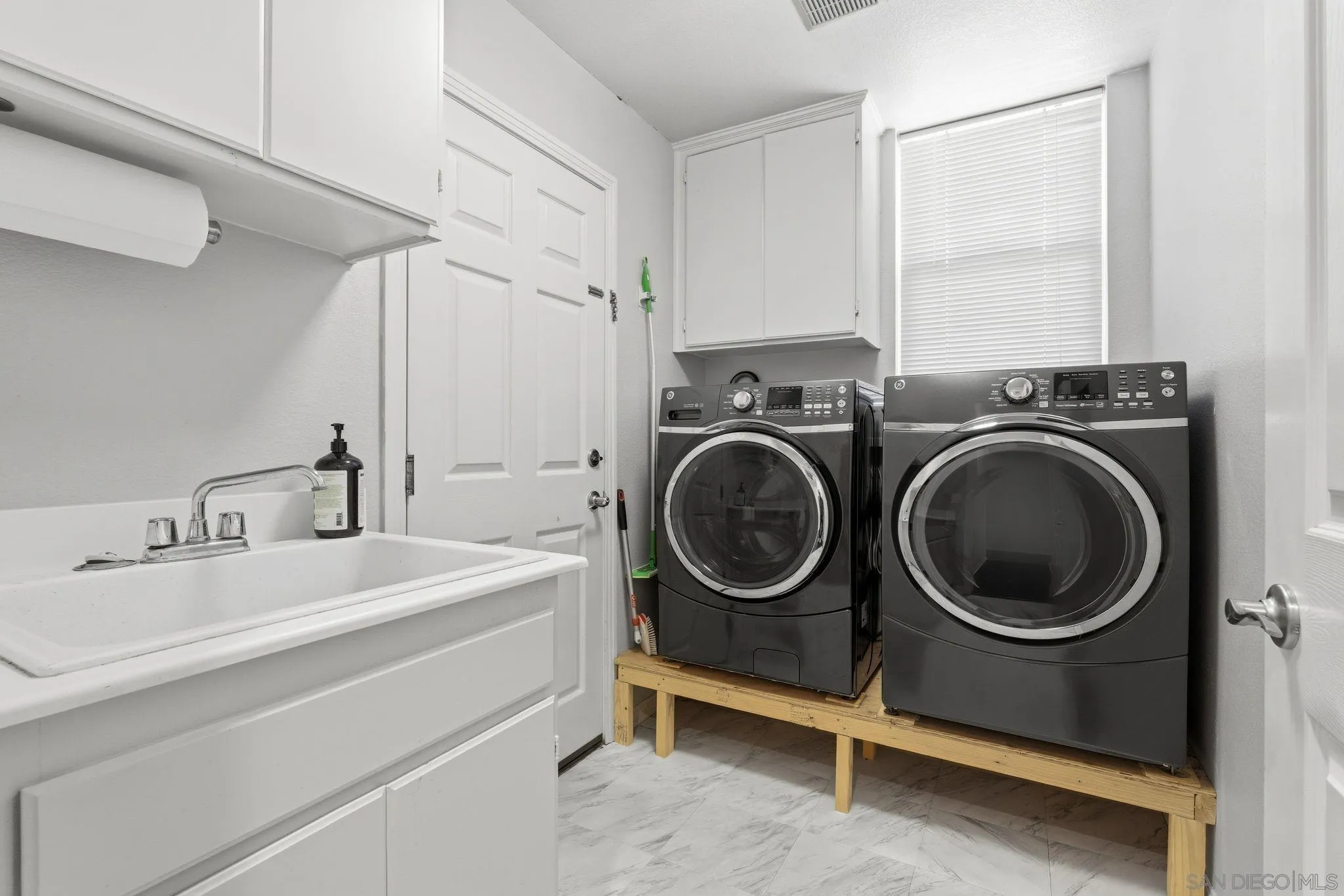 https://cdn.realtyfeed.com/cdn/127/260016903/d90a5d9c0f5a74b59cc3b35b7c9141ee.webp