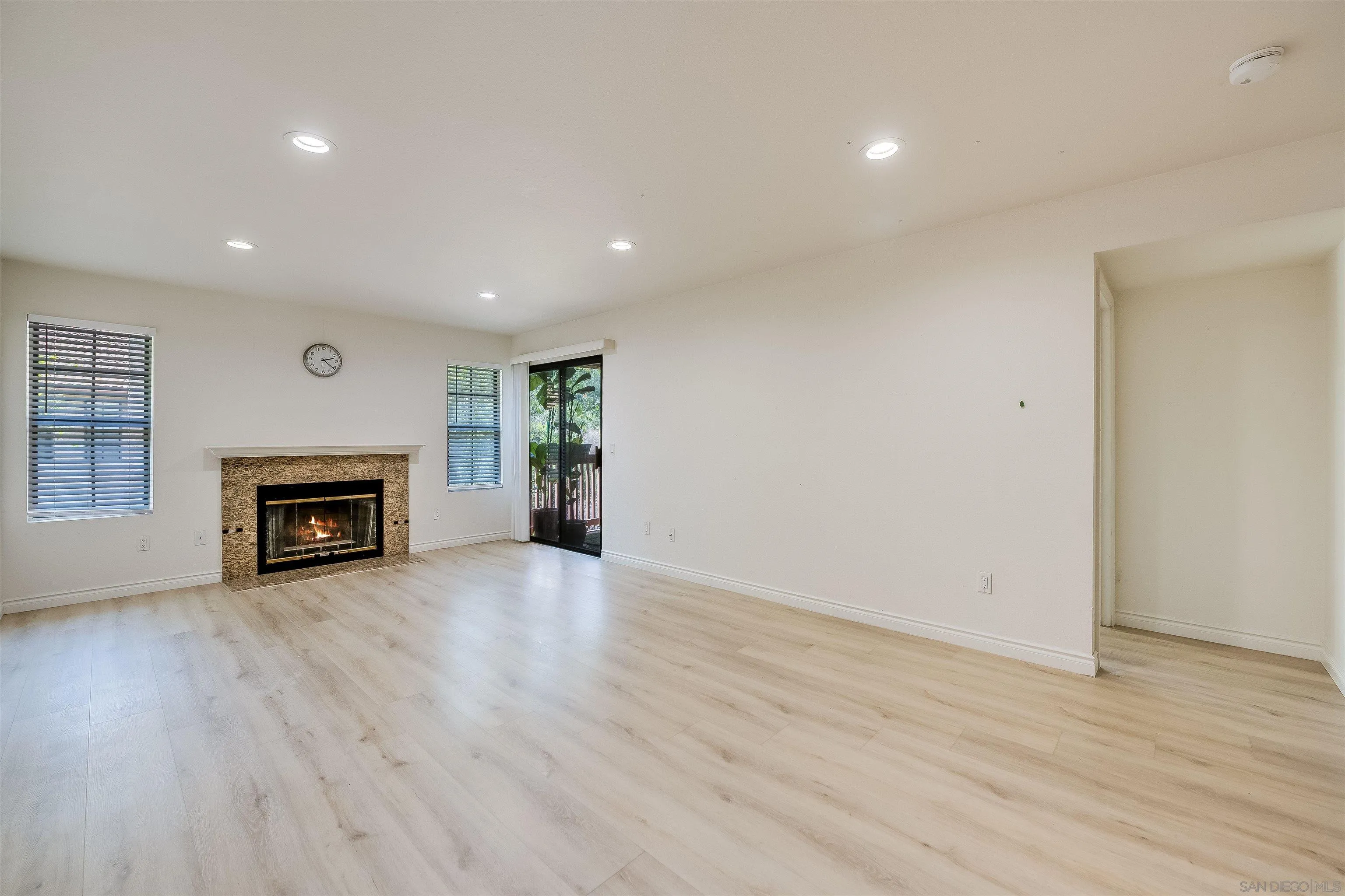 Photo #2: 260016913 Listing: Photo #2