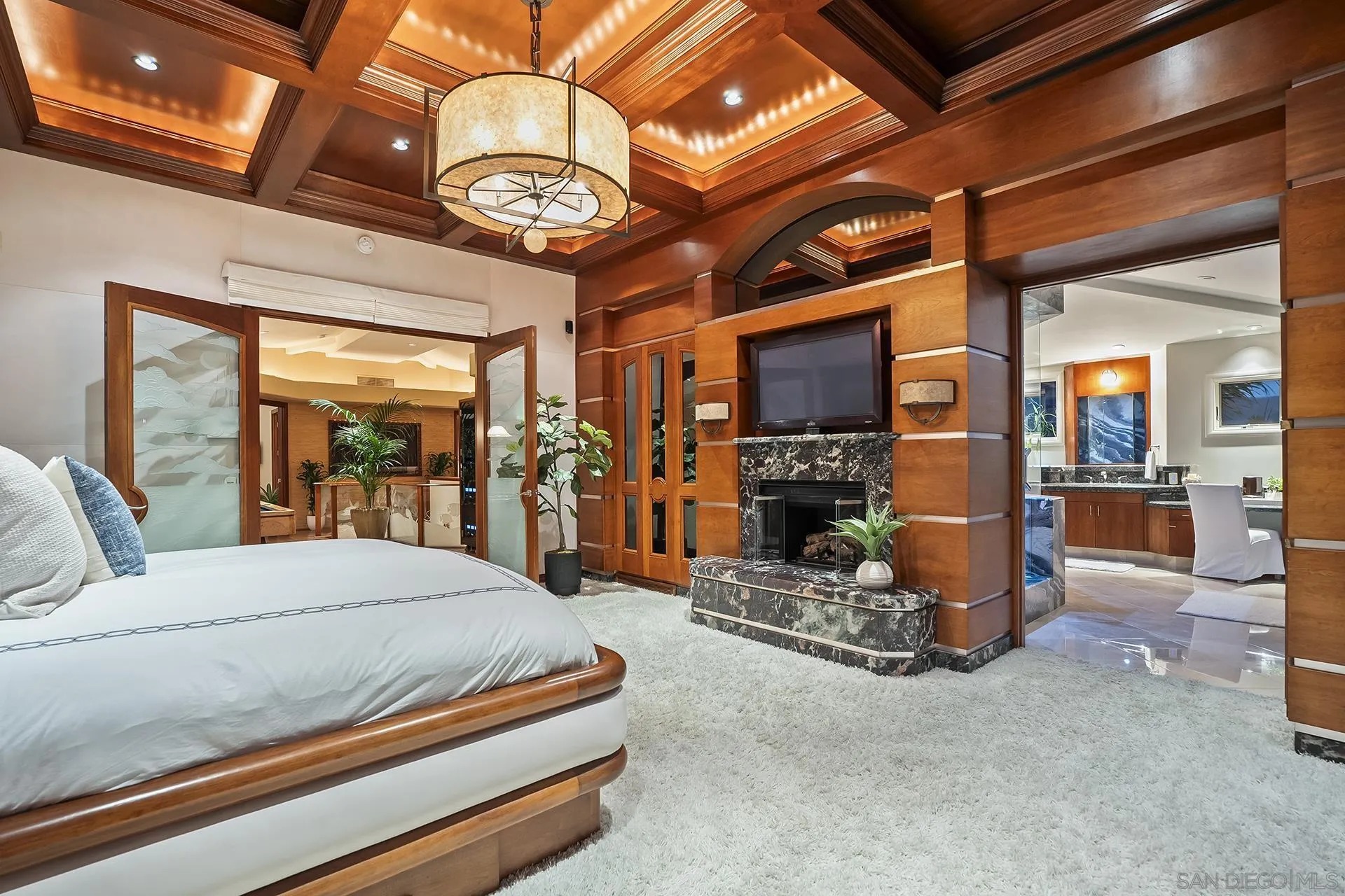https://cdn.realtyfeed.com/cdn/127/260016916/250f0ab36f144019457f338ba364f5e0.webp