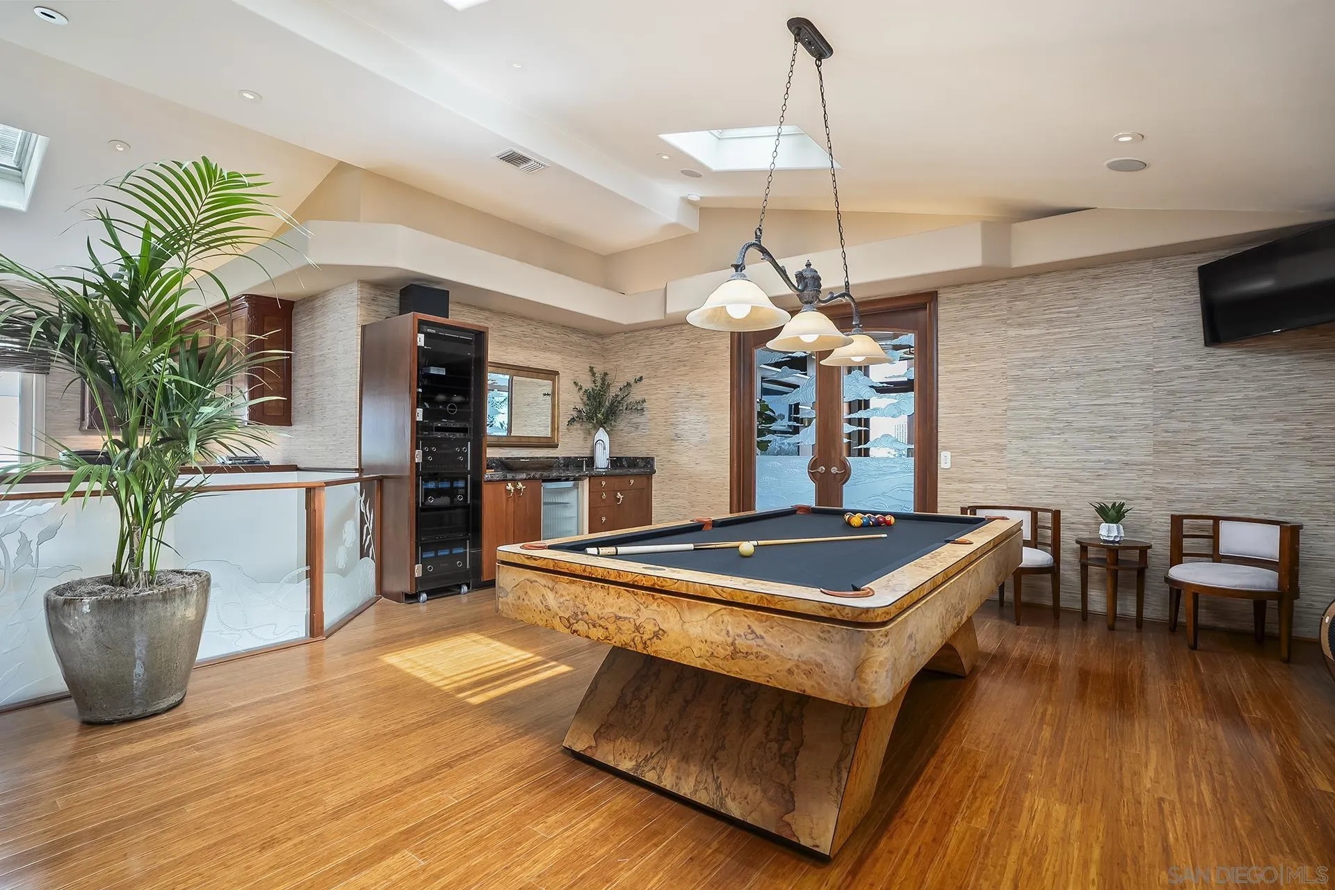 https://cdn.realtyfeed.com/cdn/127/260016916/87129f1e48919494f2a1cb50dad74dd5.webp