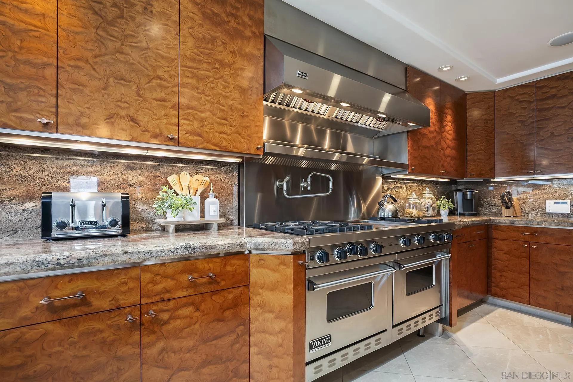 https://cdn.realtyfeed.com/cdn/127/260016916/c8f3a0f17099b32b1d172e2abec74598.webp