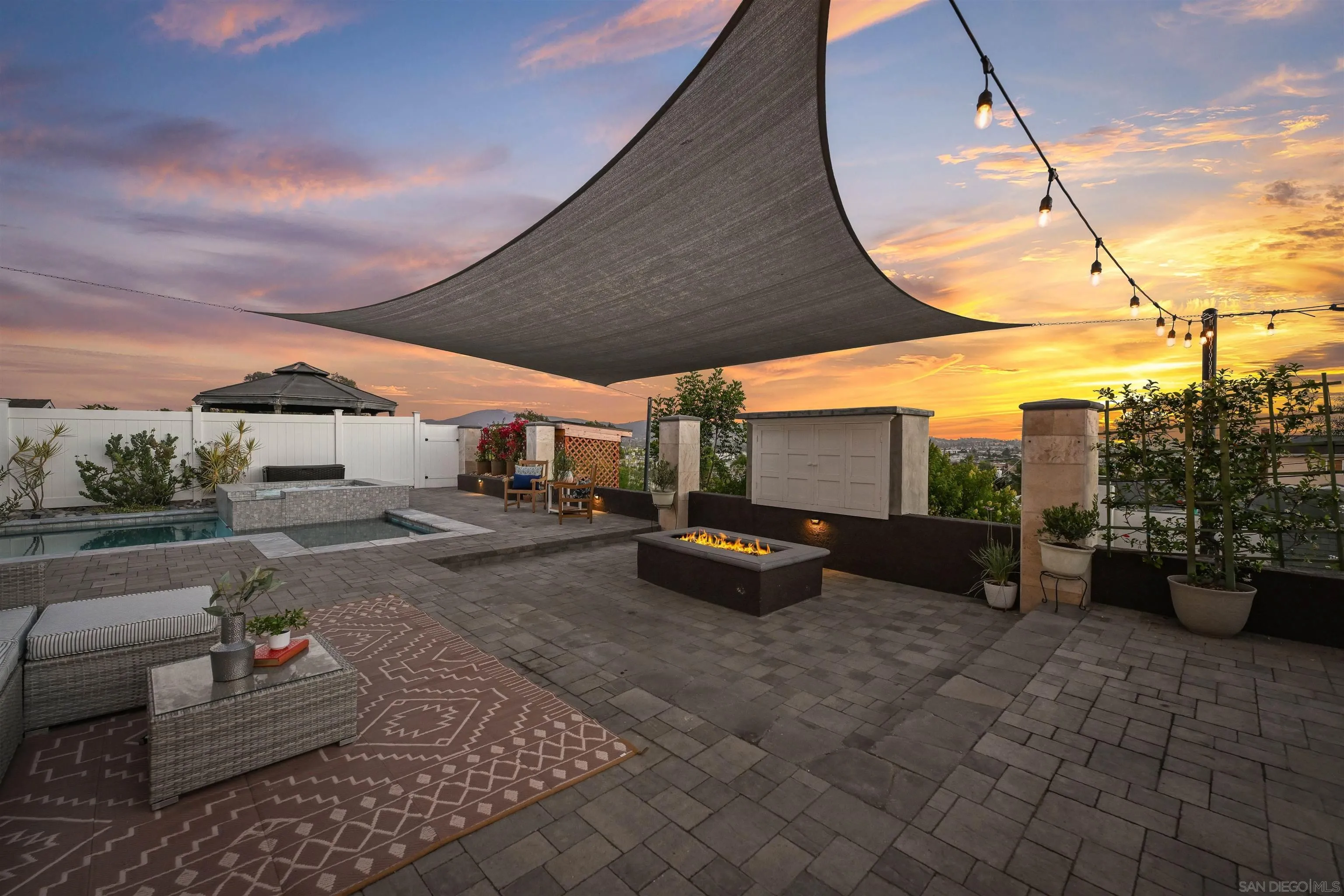 https://cdn.realtyfeed.com/cdn/127/260016925/70b8db46547f9cb29f1ef264aca30bc1.webp