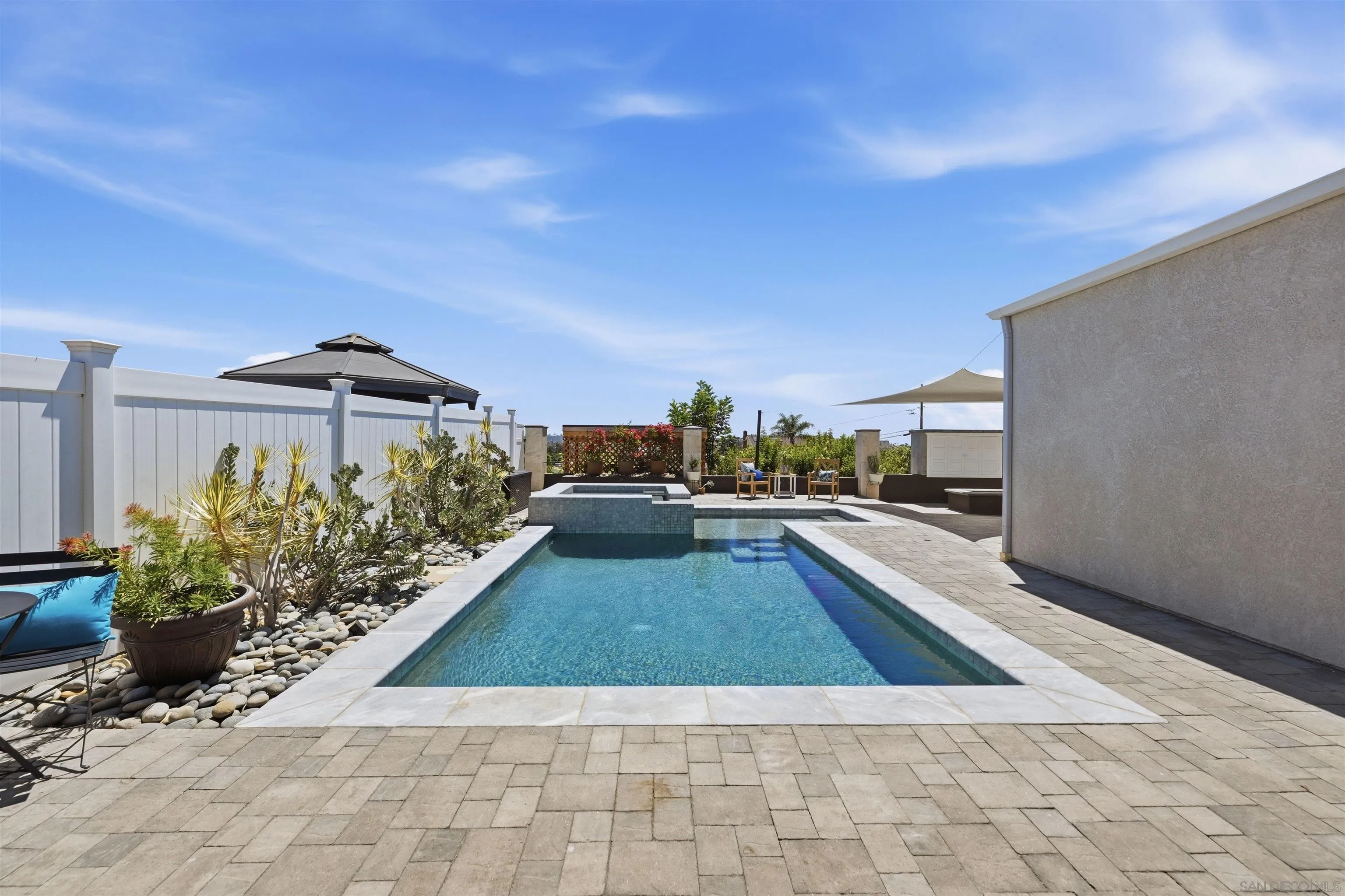 https://cdn.realtyfeed.com/cdn/127/260016925/99f87d3167e0a8b3650ec2ffb400572a.webp