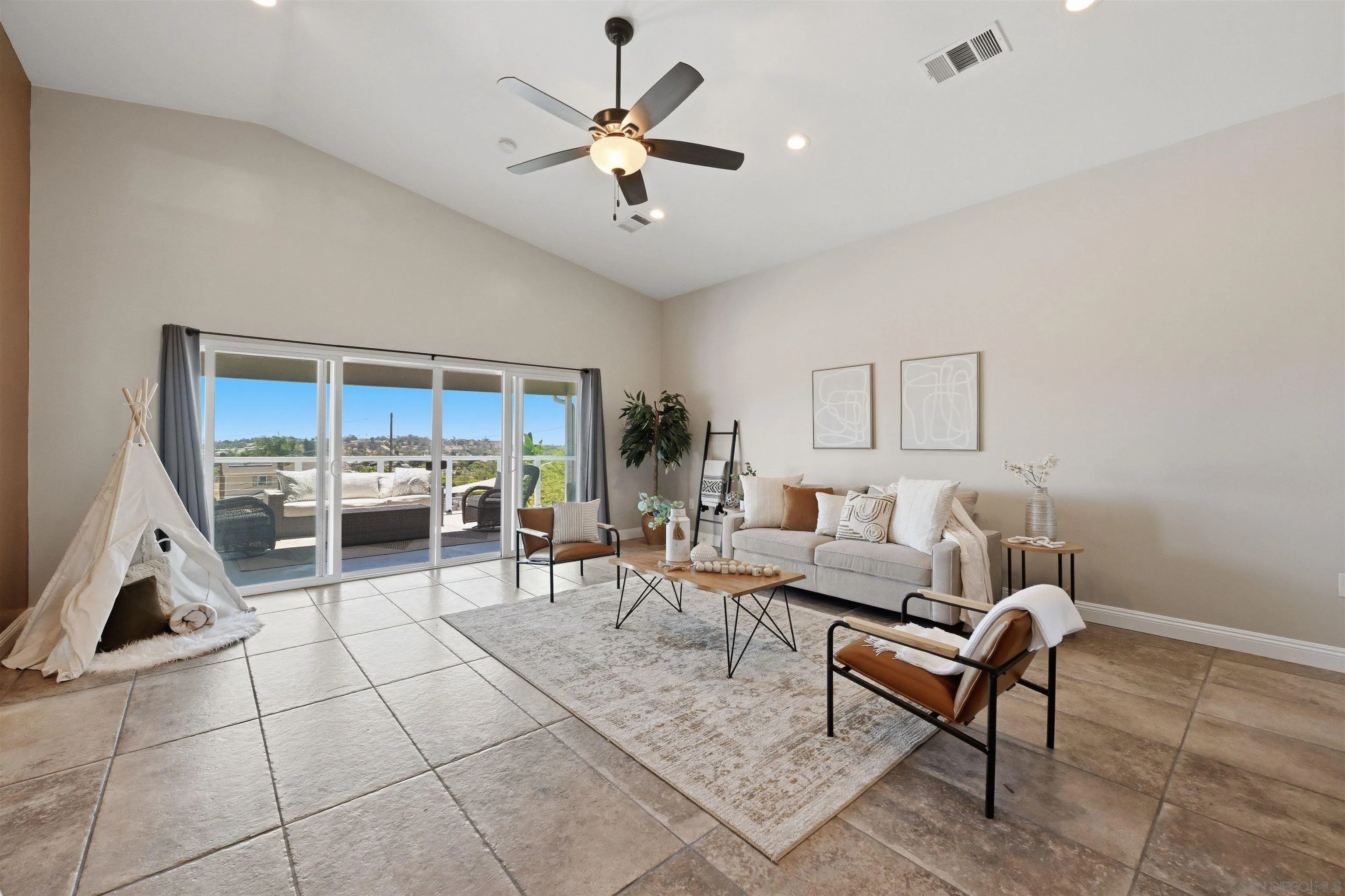 https://cdn.realtyfeed.com/cdn/127/260016925/e5522c52fa6cceab7bd8813dc1dec9e0.webp