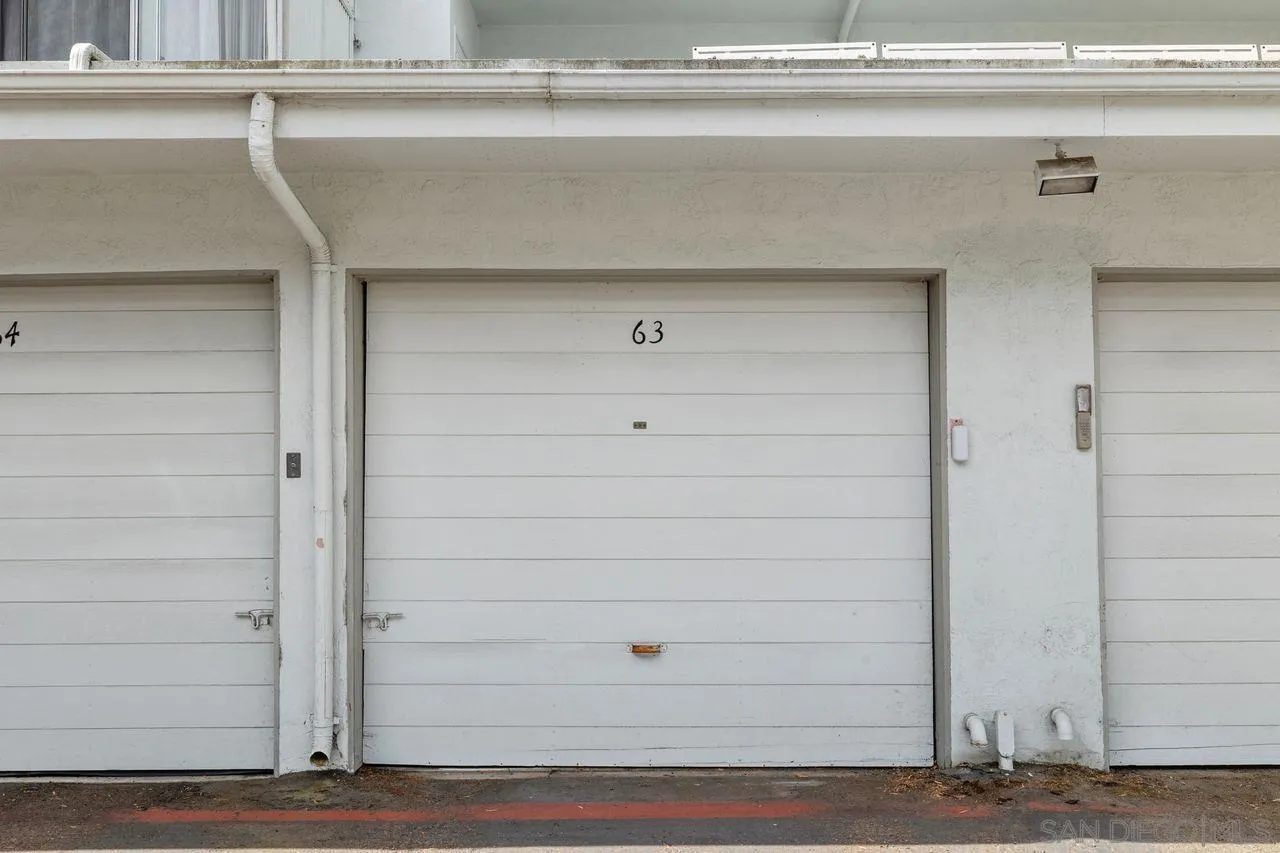 https://cdn.realtyfeed.com/cdn/127/260016932/df5f67ffaa3126eedb3d32ff49d68c97.webp