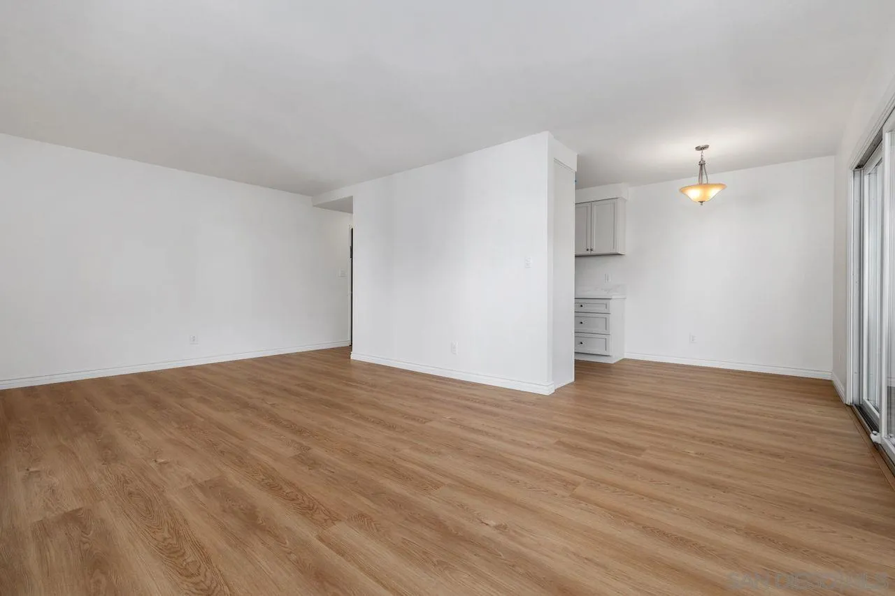 https://cdn.realtyfeed.com/cdn/127/260016932/f4e062c54566e7d14abc47b20e5021a9.webp