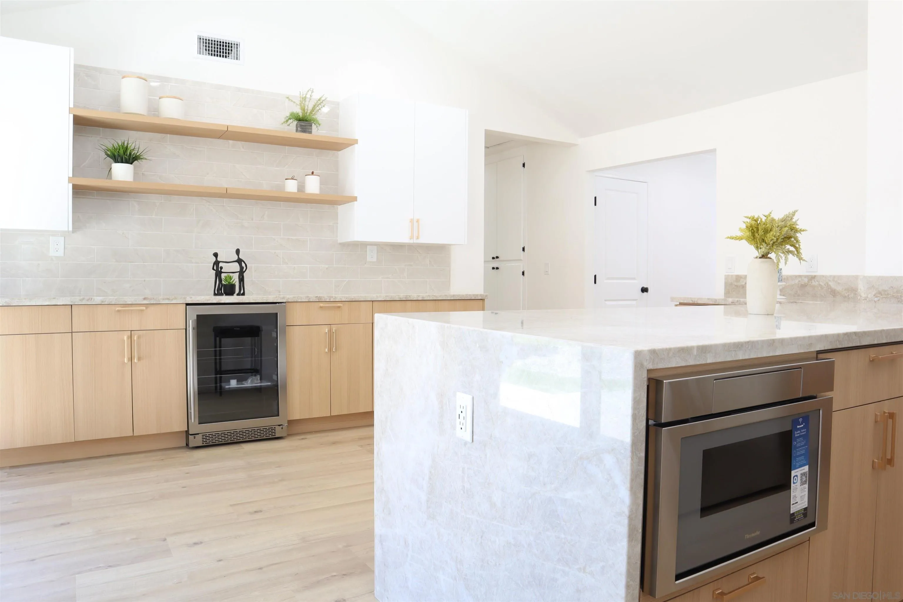 https://cdn.realtyfeed.com/cdn/127/260016935/3380cb2c33cd1ada337e71ea5e56fe10.webp