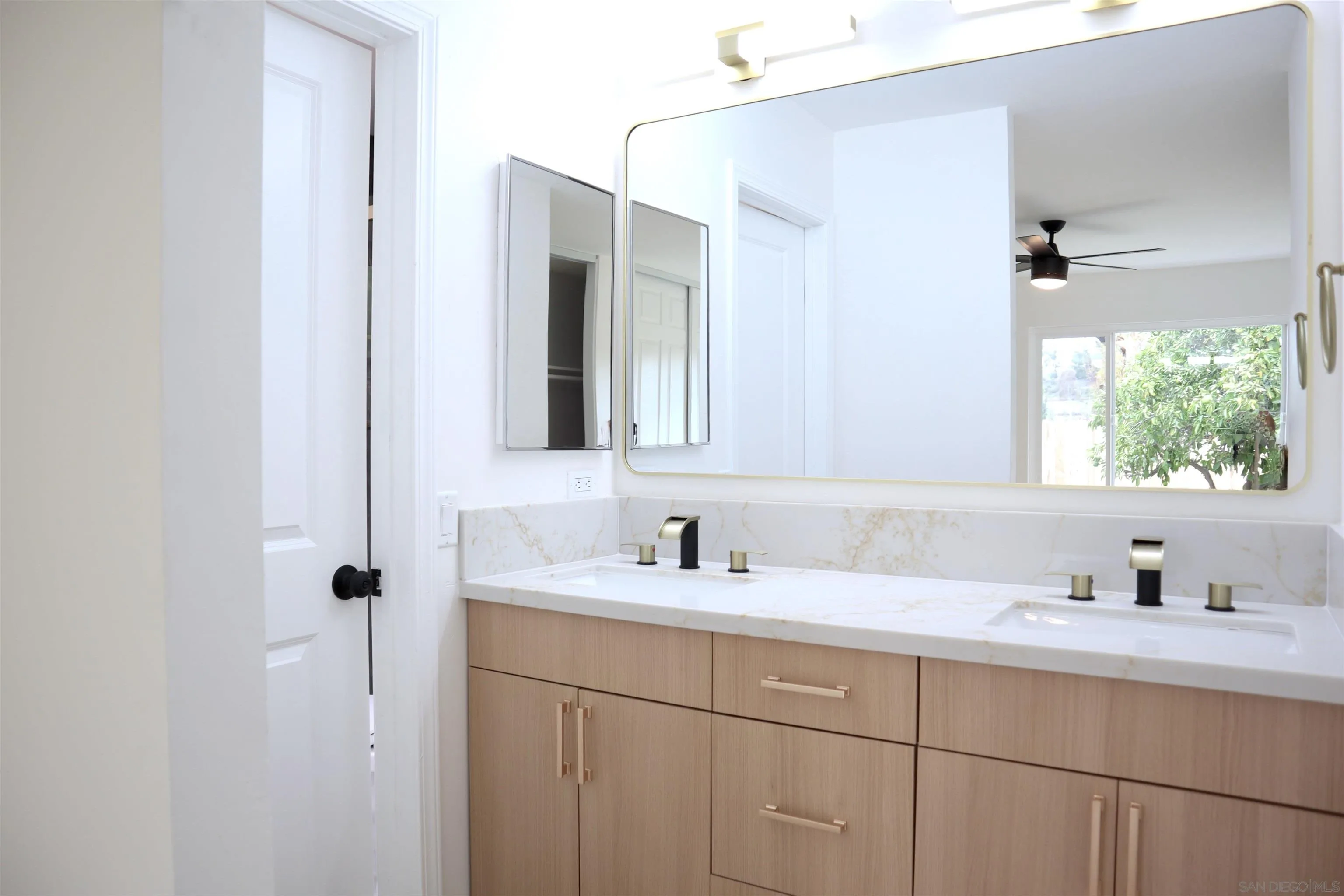 https://cdn.realtyfeed.com/cdn/127/260016935/4d6459962f420ae08b3da0552a5a9e4c.webp