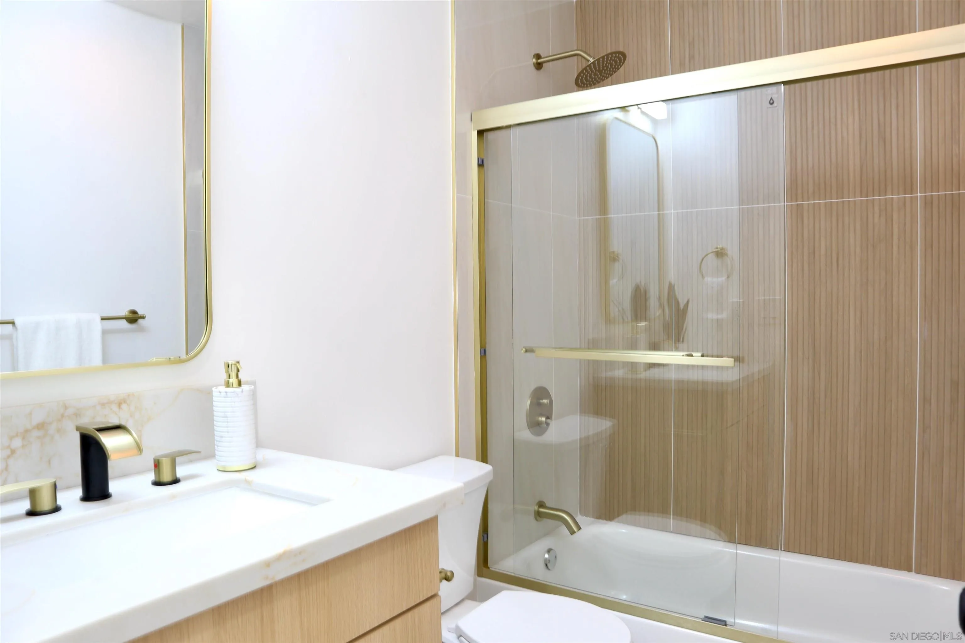 https://cdn.realtyfeed.com/cdn/127/260016935/622c6afafff68a1e5f24cc7a21e36ca3.webp