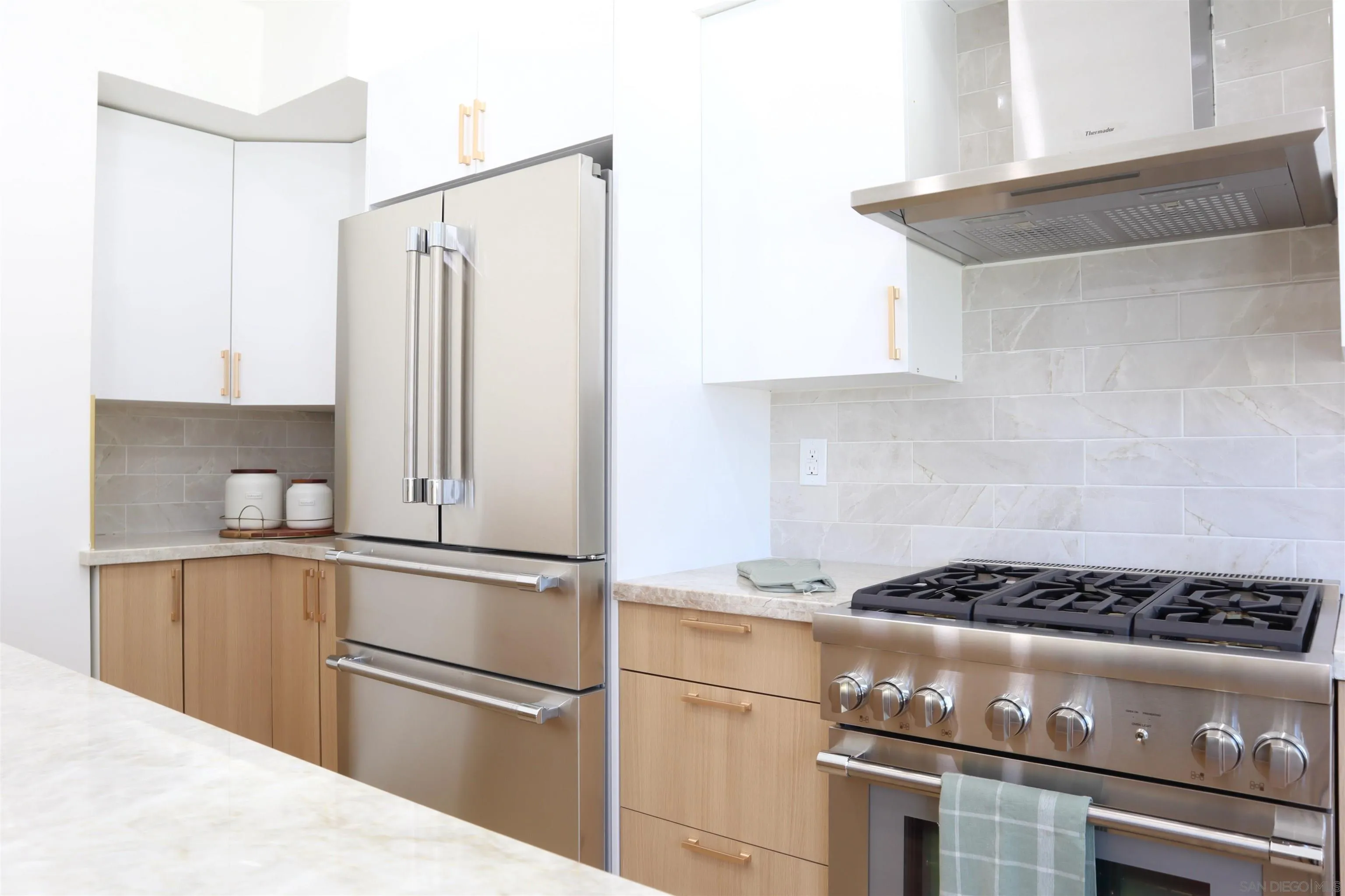 https://cdn.realtyfeed.com/cdn/127/260016935/ee60ae4a3e6c5dbe24797a5e59bd9f63.webp