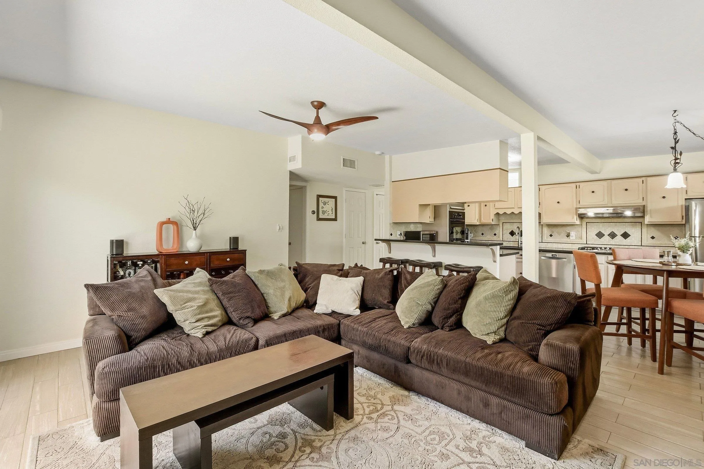 https://cdn.realtyfeed.com/cdn/127/260016936/4c19881e240a5a558f7b744cbe8b5058.webp