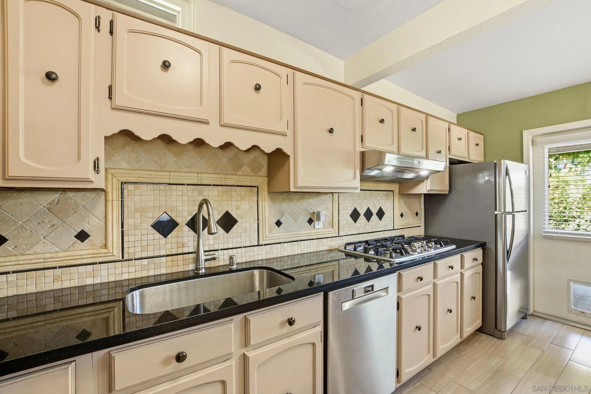 https://cdn.realtyfeed.com/cdn/127/260016936/63d361243d5bd238b640ec430d32c7b4.webp