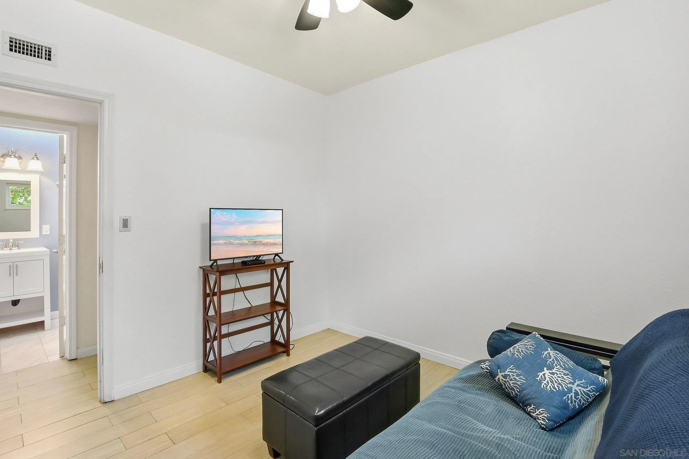 https://cdn.realtyfeed.com/cdn/127/260016936/990232f70abeb52e4d379124c60842e6.webp