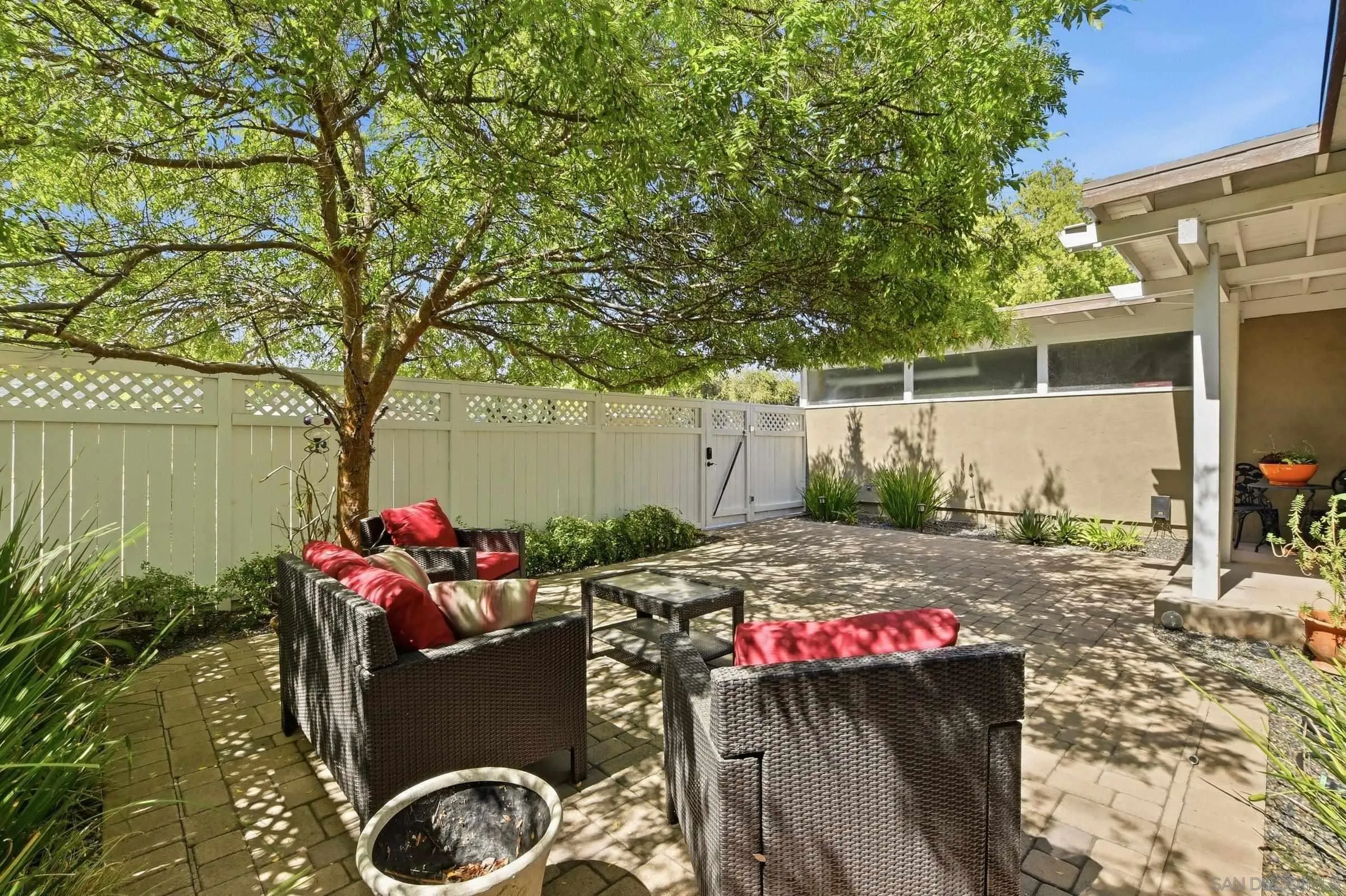 https://cdn.realtyfeed.com/cdn/127/260016936/d0c7e5249f2639b885f0ebda93dffb18.webp