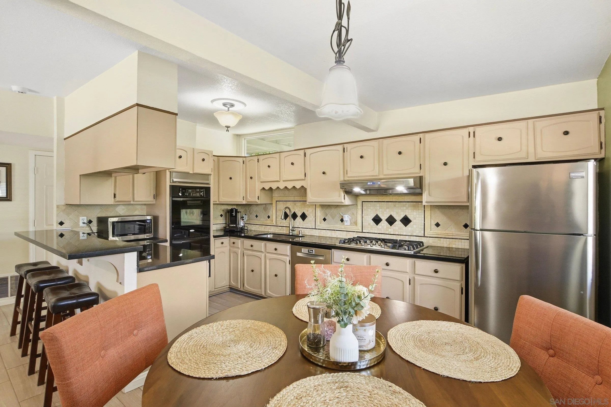https://cdn.realtyfeed.com/cdn/127/260016936/ee719c8e438b2c887981678aa70f75d3.webp
