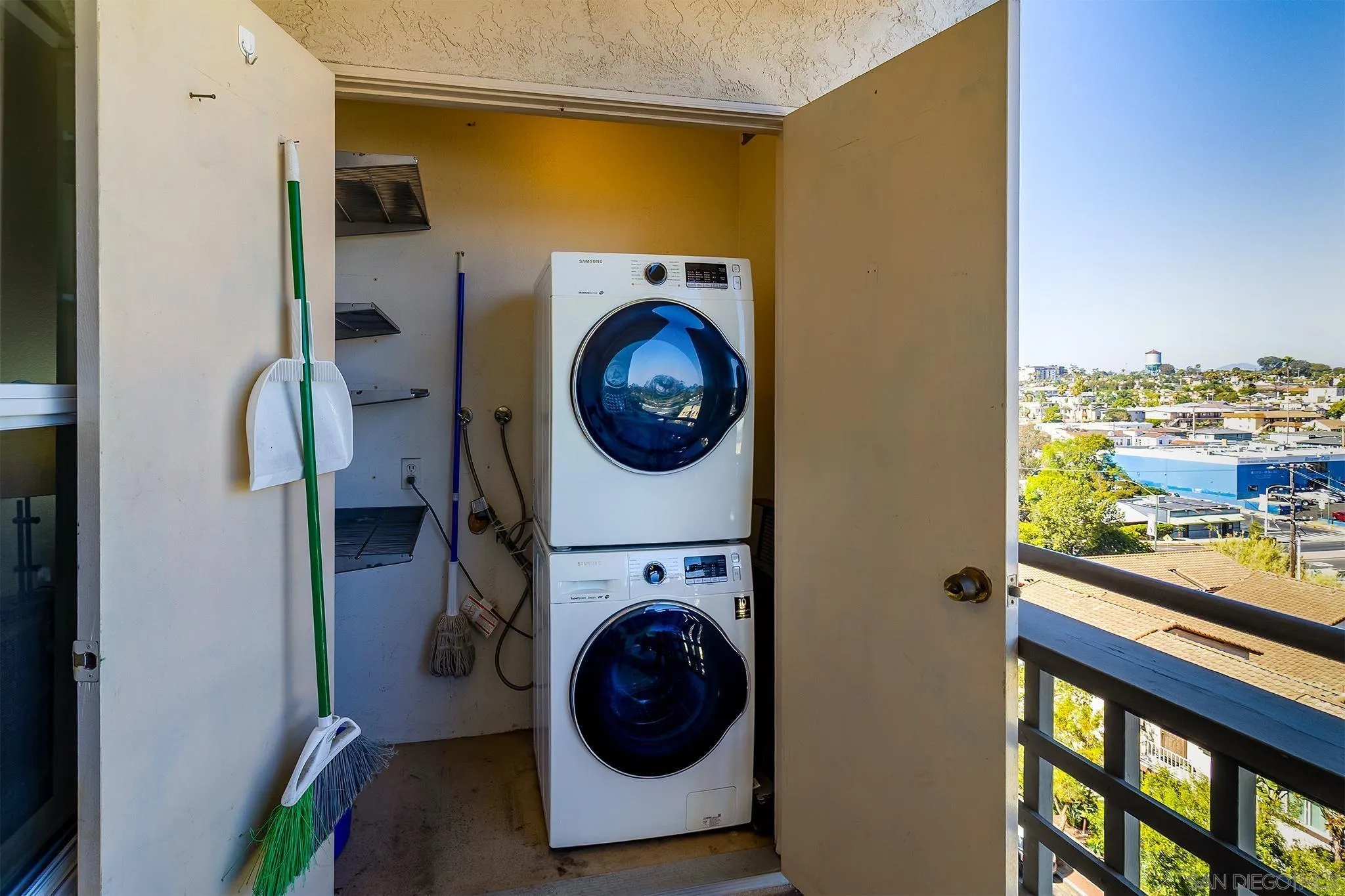https://cdn.realtyfeed.com/cdn/127/260016943/35031468046de0e0b6e1956646d8ae41.webp