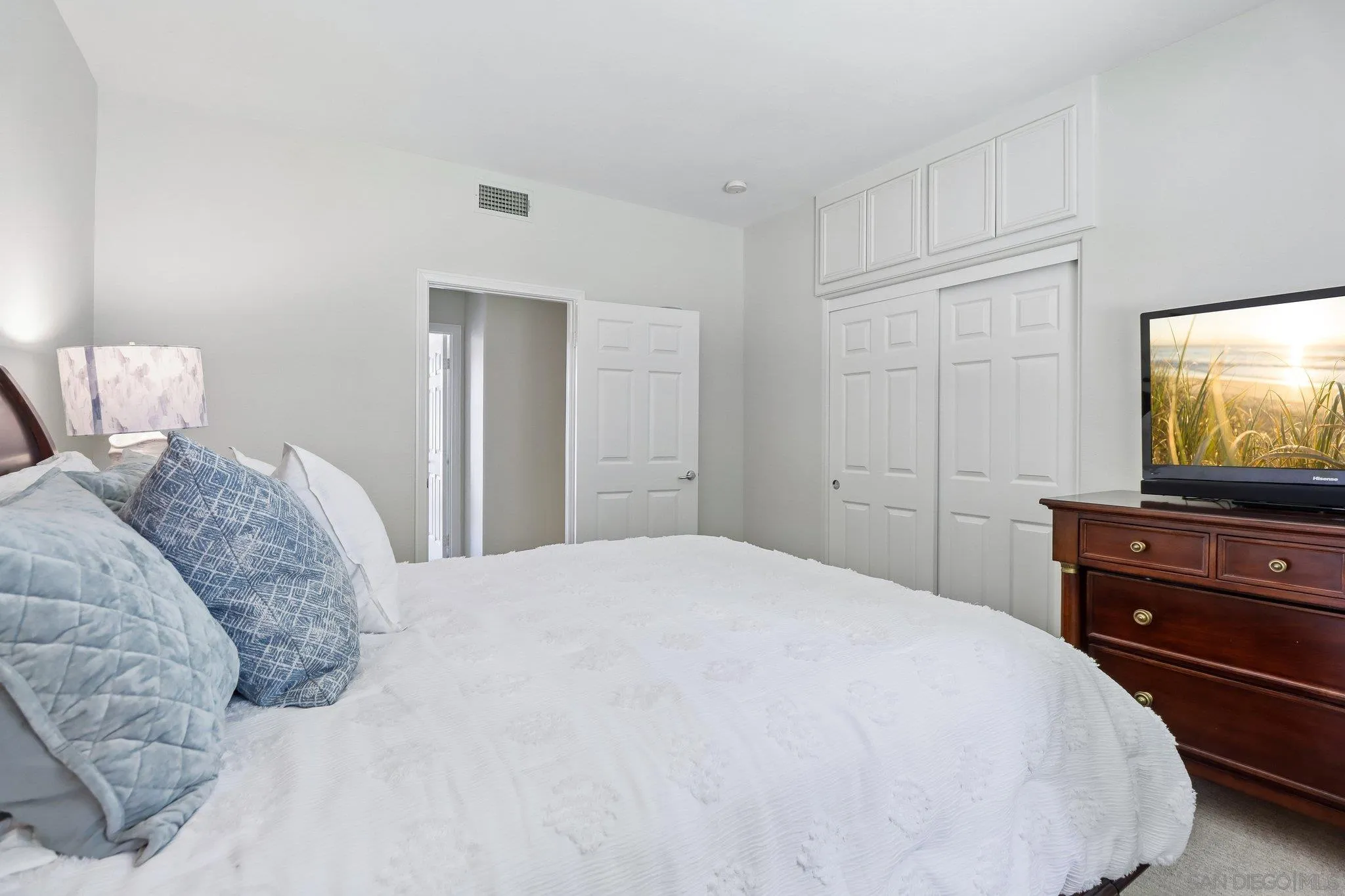 https://cdn.realtyfeed.com/cdn/127/260016944/300ce508d1ea36d8c9e93a80f9d0dcb3.webp