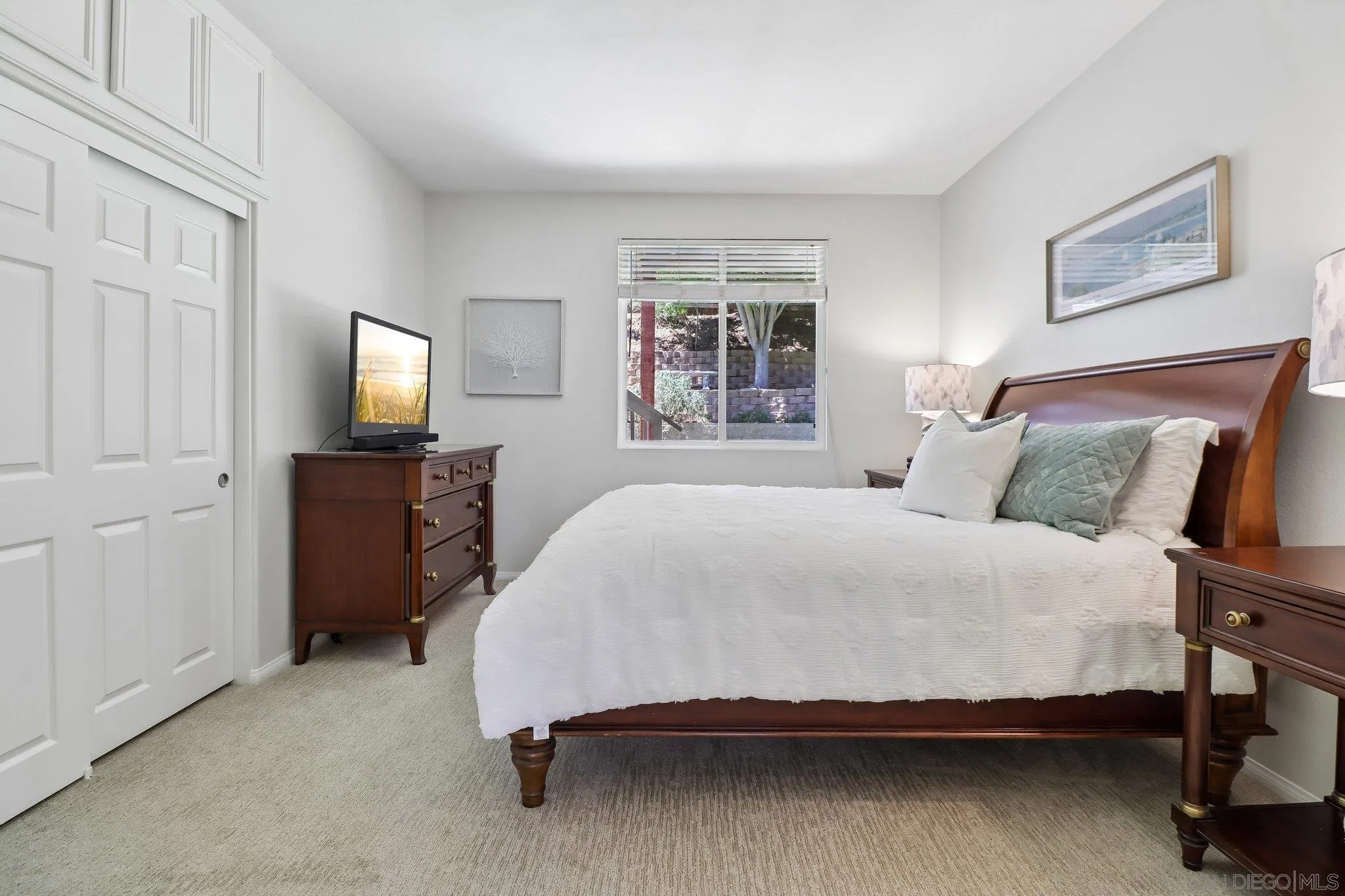 https://cdn.realtyfeed.com/cdn/127/260016944/393d7a9d696152baf2f8869b22192ecc.webp