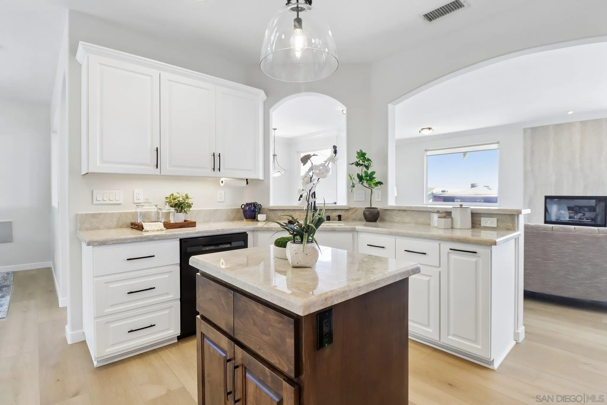 https://cdn.realtyfeed.com/cdn/127/260016944/3e385cc09436e7c34762bc0c31ecf79a.webp