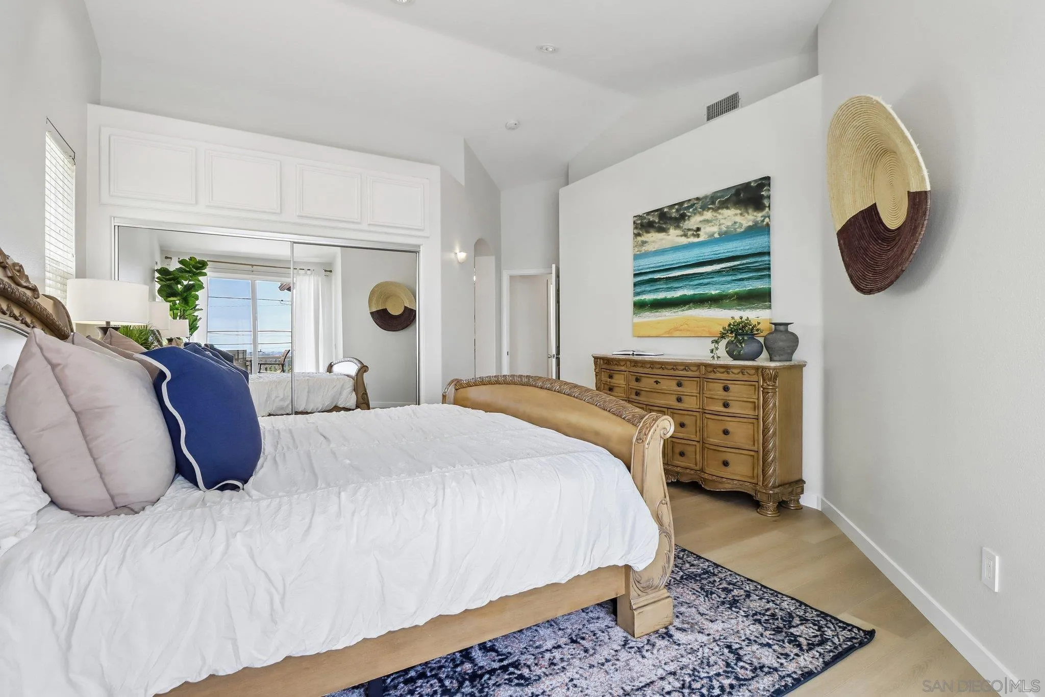 https://cdn.realtyfeed.com/cdn/127/260016944/477e2725c656b5599ed2abe8f3a1e540.webp