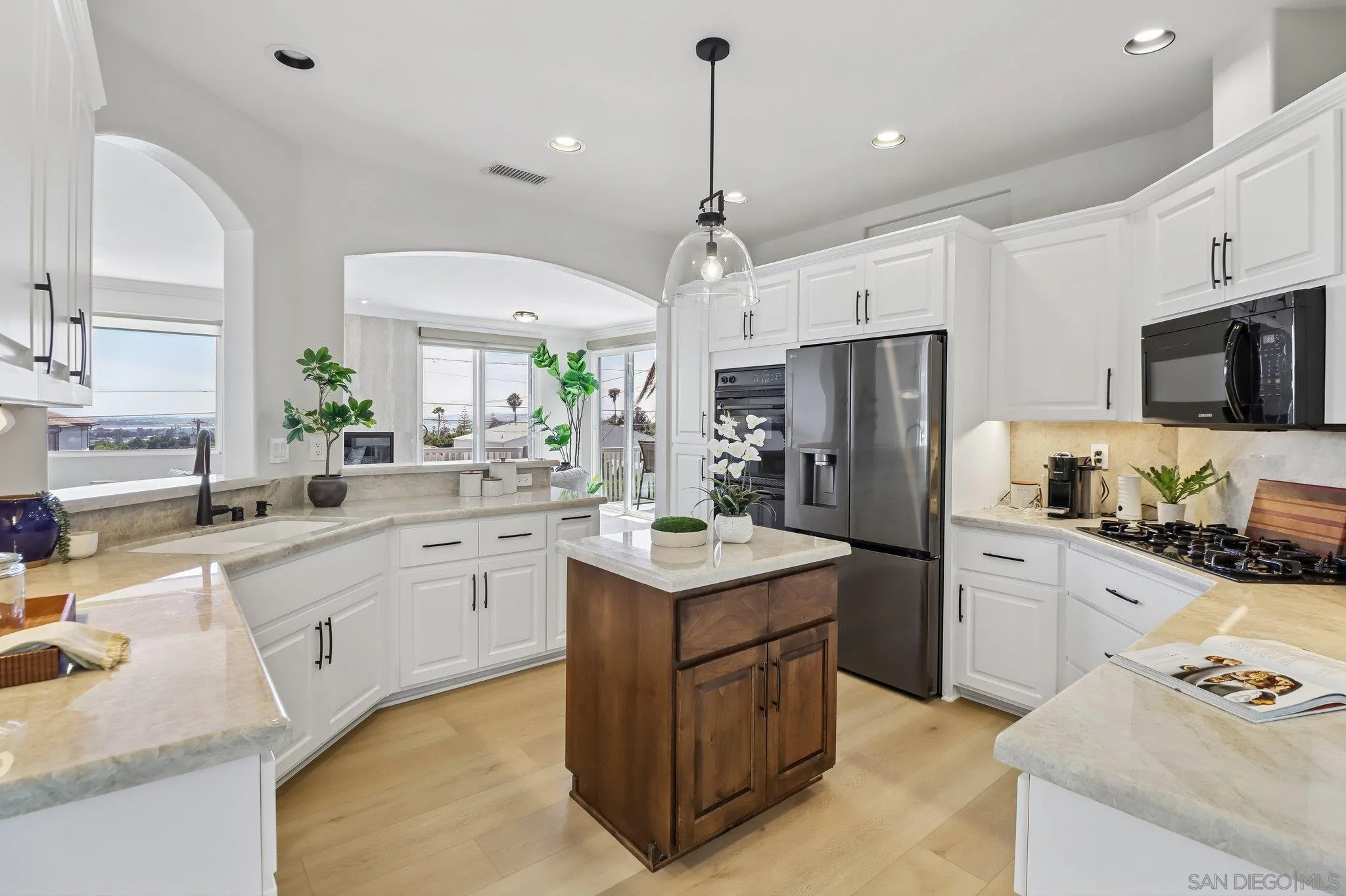 https://cdn.realtyfeed.com/cdn/127/260016944/4a4c433e39be1a188443bf981c950c92.webp
