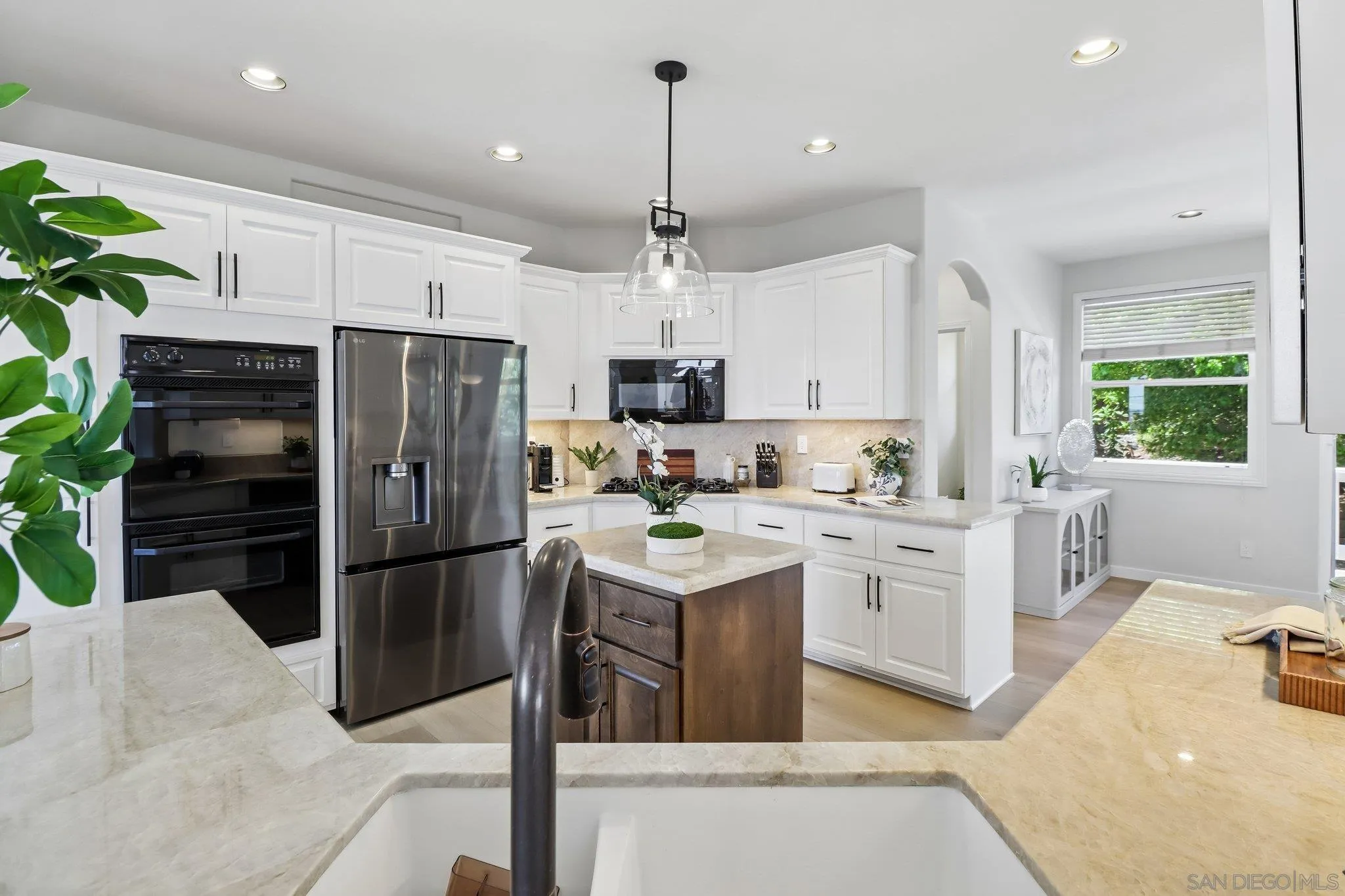 https://cdn.realtyfeed.com/cdn/127/260016944/761f6464410267cd6ac9d72b734b85c0.webp
