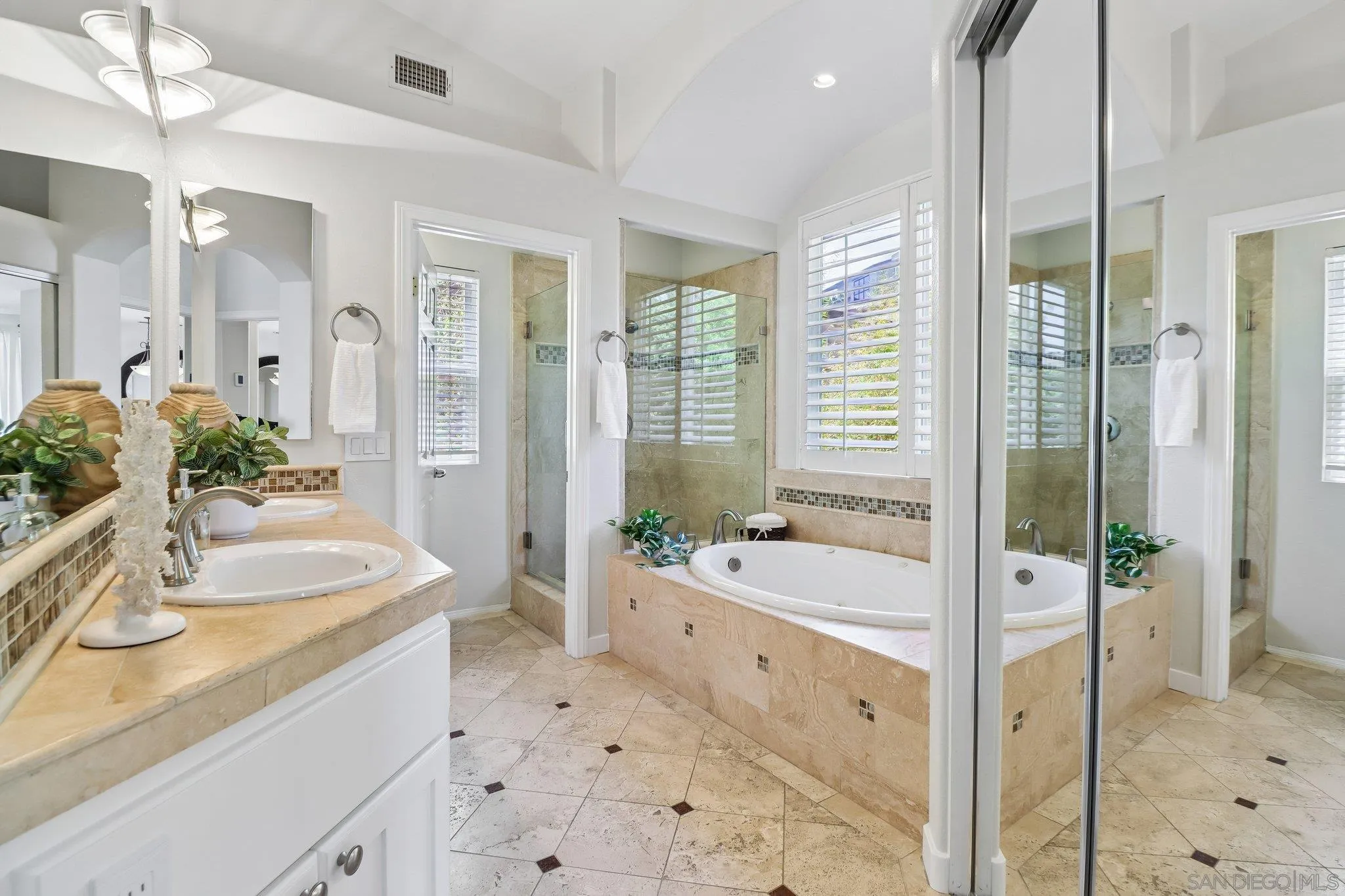 https://cdn.realtyfeed.com/cdn/127/260016944/891c0d237771d1f7067ddc9117f4fec2.webp