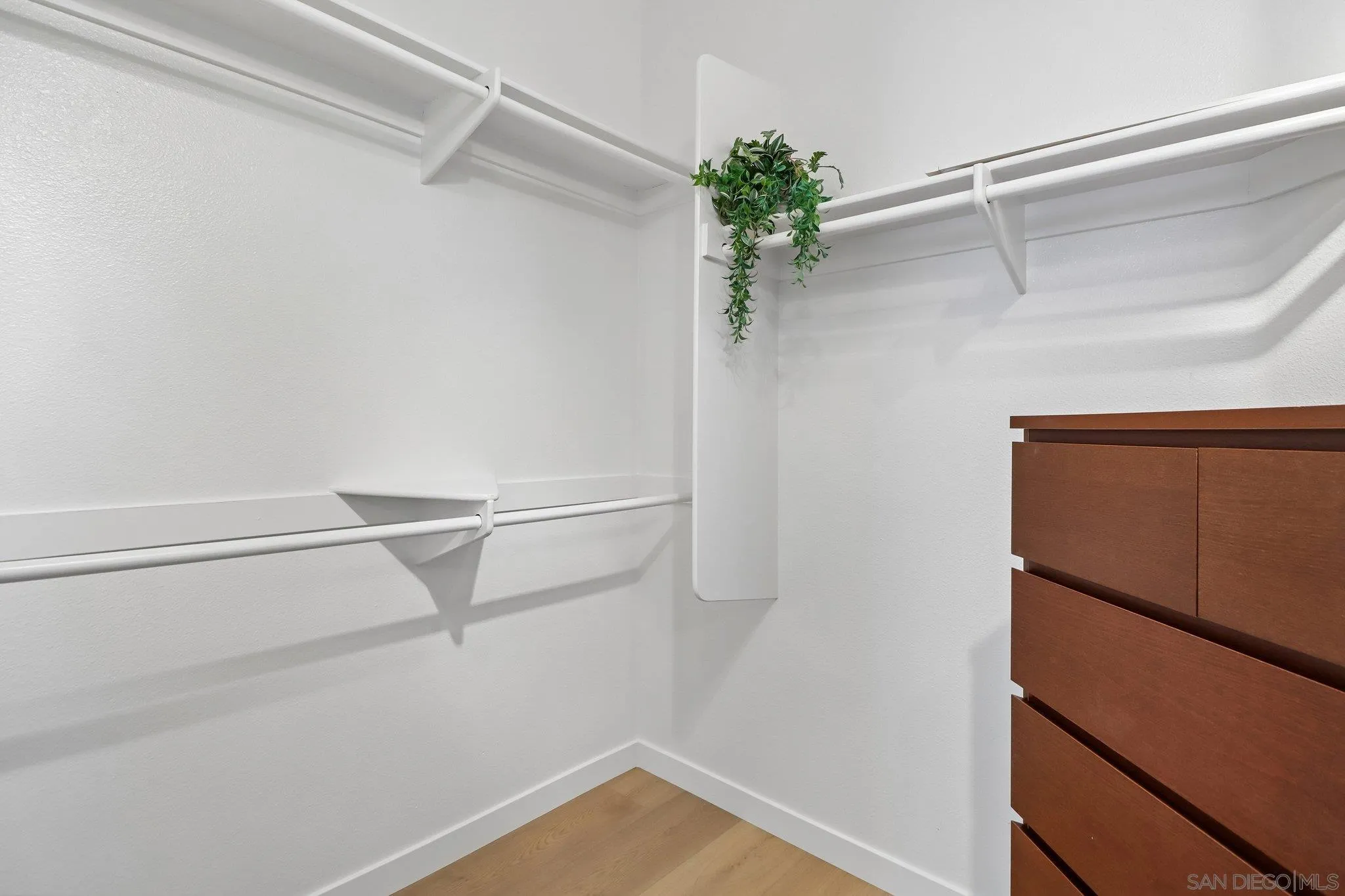 https://cdn.realtyfeed.com/cdn/127/260016944/988fe92369b5c0c678d256f520a8698e.webp
